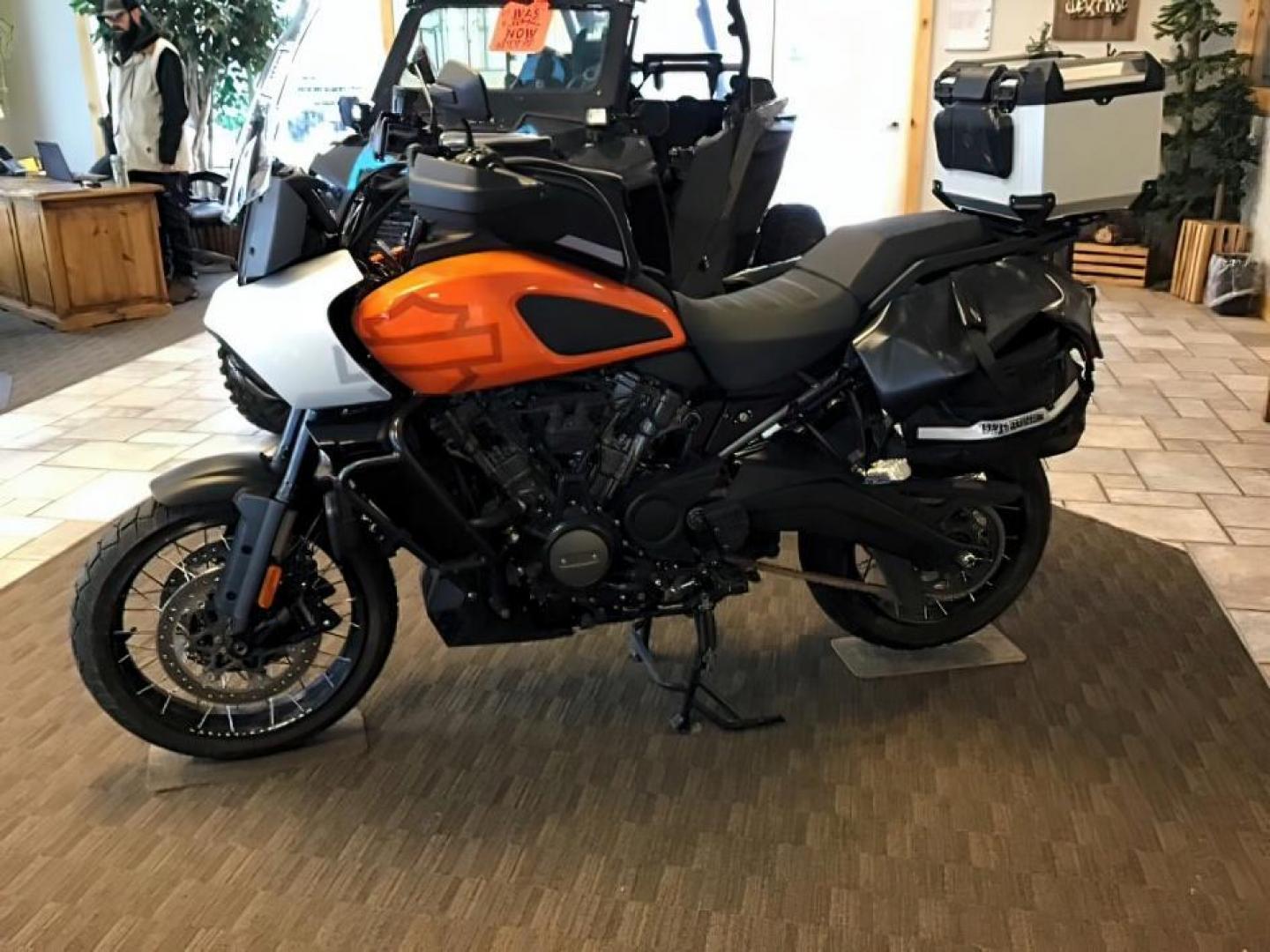 2021 ORANGE /NA Harley-Davidson RA1250 S NA (1HD1ZES1XMB) , MANUAL transmission, located at 1235 N Woodruff Ave., Idaho Falls, 83401, (208) 523-1053, 43.507172, -112.000488 - This 2021 Harley Davidson RA 250S, has low miles. It has 1141 miles. It is a local trade in. Has all of the bags to put all of your travel gear in. **At Timberline Auto it is always easy to find a great deal on your next vehicle! Our experienced sales staff can help find the right vehicle that will - Photo#1
