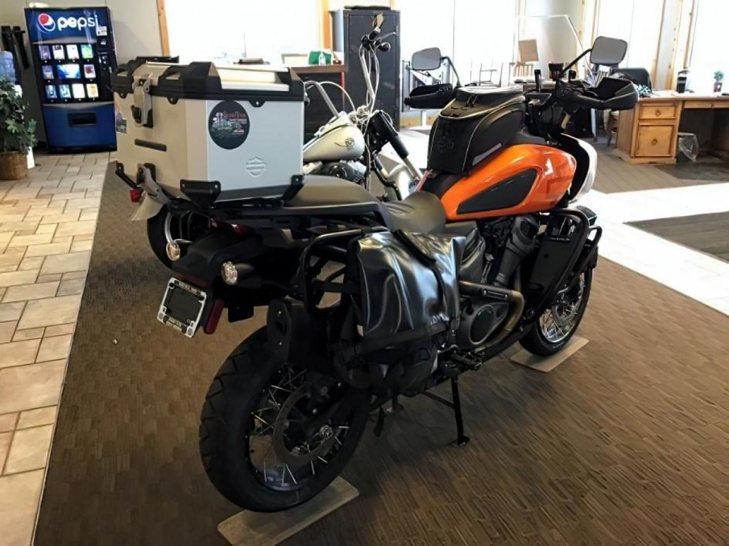 2021 ORANGE /NA Harley-Davidson RA1250 S NA (1HD1ZES1XMB) , MANUAL transmission, located at 1235 N Woodruff Ave., Idaho Falls, 83401, (208) 523-1053, 43.507172, -112.000488 - This 2021 Harley Davidson RA 250S, has low miles. It has 1141 miles. It is a local trade in. Has all of the bags to put all of your travel gear in. **At Timberline Auto it is always easy to find a great deal on your next vehicle! Our experienced sales staff can help find the right vehicle that will - Photo#4