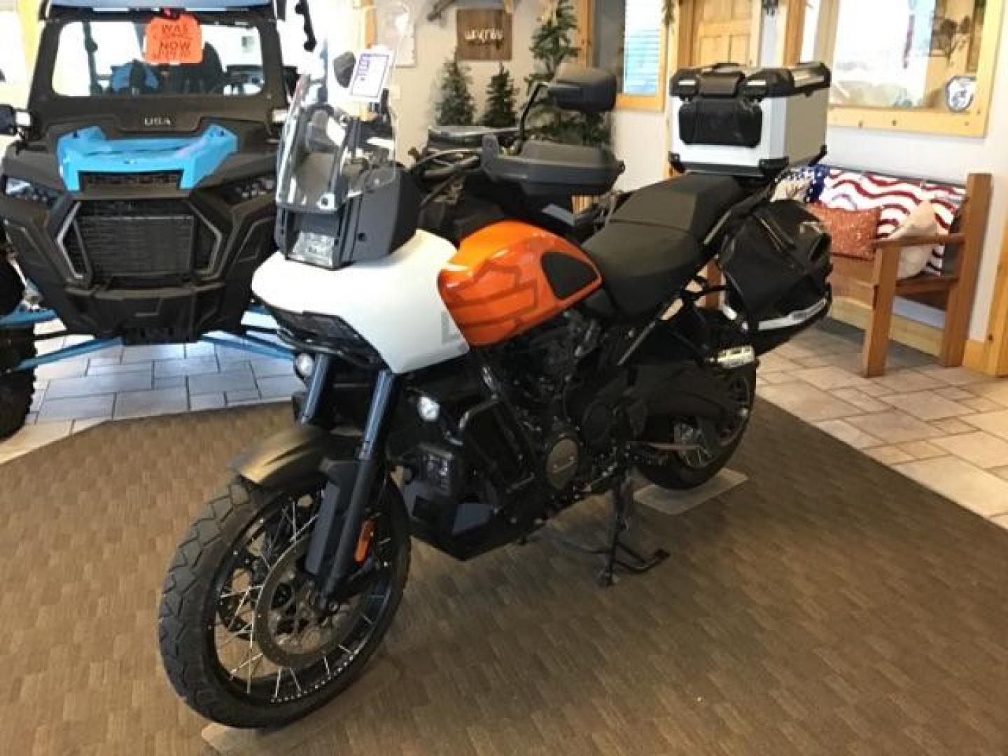 2021 ORANGE /NA Harley-Davidson RA1250 S NA (1HD1ZES1XMB) , MANUAL transmission, located at 1235 N Woodruff Ave., Idaho Falls, 83401, (208) 523-1053, 43.507172, -112.000488 - This 2021 Harley Davidson RA 250S, has low miles. It has 1141 miles. It is a local trade in. Has all of the bags to put all of your travel gear in. **At Timberline Auto it is always easy to find a great deal on your next vehicle! Our experienced sales staff can help find the right vehicle that will - Photo#0