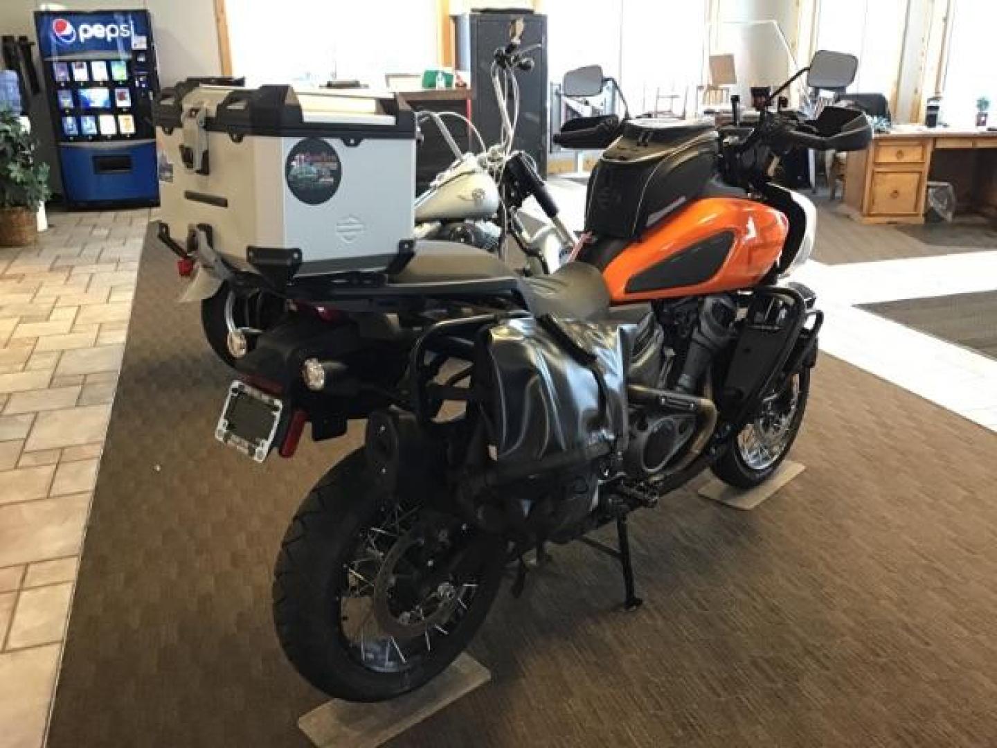 2021 ORANGE /NA Harley-Davidson RA1250 S NA (1HD1ZES1XMB) , MANUAL transmission, located at 1235 N Woodruff Ave., Idaho Falls, 83401, (208) 523-1053, 43.507172, -112.000488 - This 2021 Harley Davidson RA 250S, has low miles. It has 1141 miles. It is a local trade in. Has all of the bags to put all of your travel gear in. **At Timberline Auto it is always easy to find a great deal on your next vehicle! Our experienced sales staff can help find the right vehicle that will - Photo#4