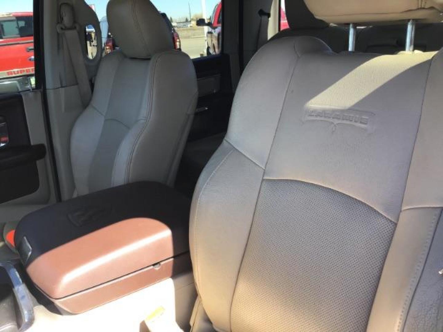 2017 WHITE /Black, leather RAM 3500 Laramie Crew Cab SWB 4WD (3C63R3EL0HG) with an 6.7L L6 OHV 24V TURBO DIESEL engine, 6-Speed Automatic transmission, located at 1235 N Woodruff Ave., Idaho Falls, 83401, (208) 523-1053, 43.507172, -112.000488 - Photo#9