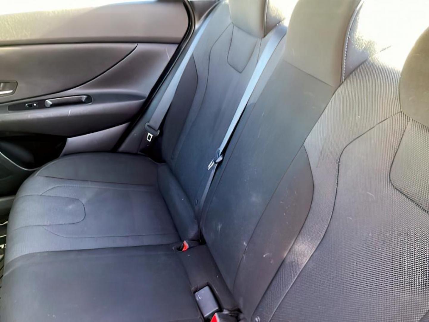 2023 Intense Blue /Black Hyundai Elantra SE (5NPLL4AG9PH) with an 2.0L L4 DOHC 16V engine, 6-Speed Automatic transmission, located at 1235 N Woodruff Ave., Idaho Falls, 83401, (208) 523-1053, 43.507172, -112.000488 - At Timberline Auto, finding a great deal on your next vehicle is always easy! Our experienced sales staff's goal is to help find you the right vehicle at the right price! Our knowledgeable finance department has options for almost any credit score. We offer extended service contract options to prote - Photo#18
