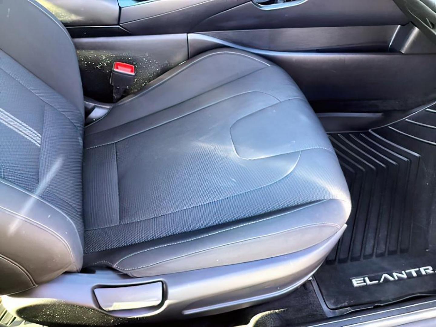 2023 Intense Blue /Black Hyundai Elantra SE (5NPLL4AG9PH) with an 2.0L L4 DOHC 16V engine, 6-Speed Automatic transmission, located at 1235 N Woodruff Ave., Idaho Falls, 83401, (208) 523-1053, 43.507172, -112.000488 - At Timberline Auto, finding a great deal on your next vehicle is always easy! Our experienced sales staff's goal is to help find you the right vehicle at the right price! Our knowledgeable finance department has options for almost any credit score. We offer extended service contract options to prote - Photo#21