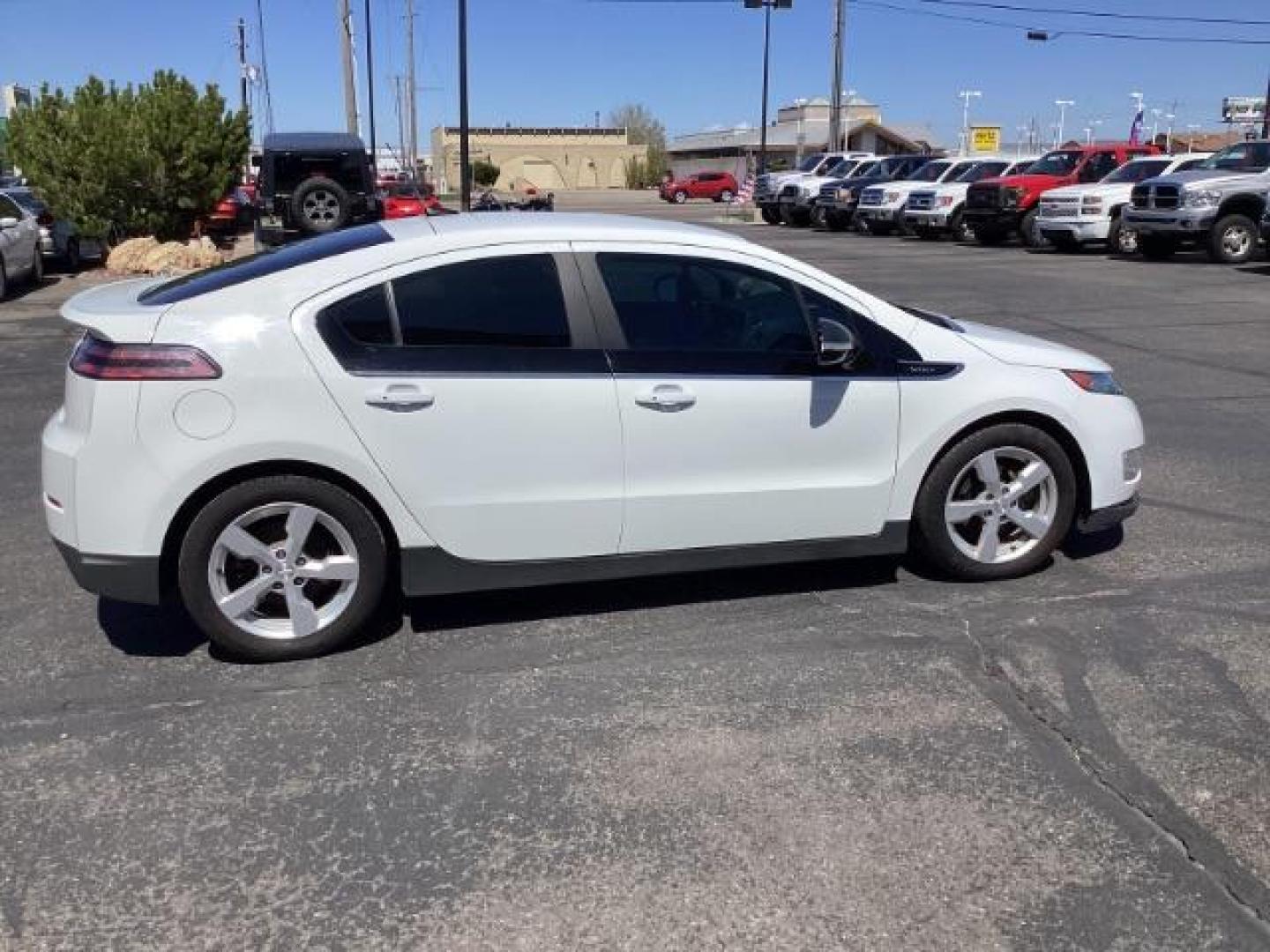 2013 WHITE Chevrolet Volt Premium (1G1RB6E48DU) with an 1.4L L4 DOHC 16V PLUG-IN HYBRID engine, Continuously Variable Transmission transmission, located at 1235 N Woodruff Ave., Idaho Falls, 83401, (208) 523-1053, 43.507172, -112.000488 - Photo#5