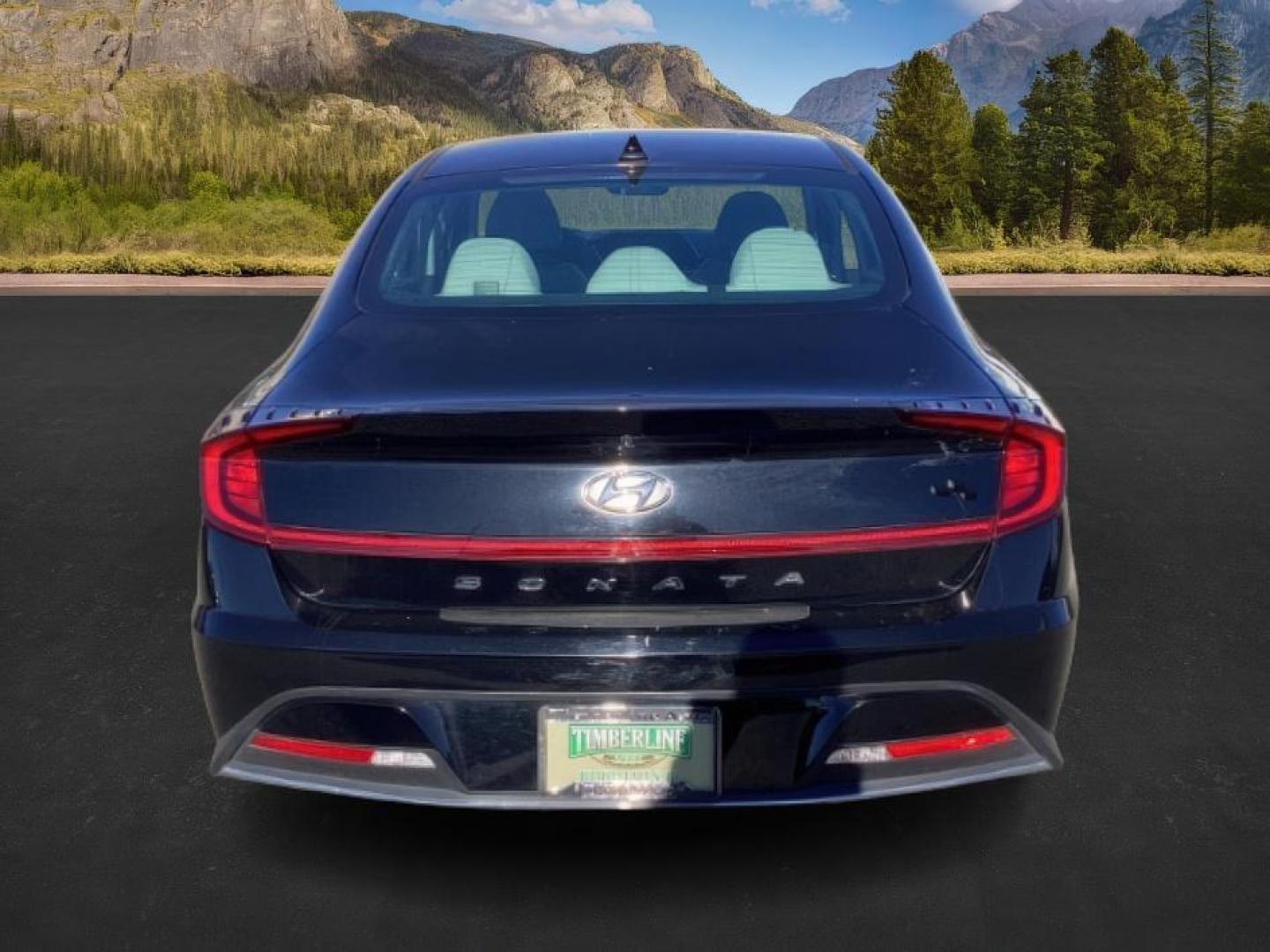 2020 BLACK /CLOTH Hyundai Sonata SE (5NPEG4JA2LH) with an 2.5L L4 DOHC 16V engine, 8-Speed Automatic transmission, located at 1235 N Woodruff Ave., Idaho Falls, 83401, (208) 523-1053, 43.507172, -112.000488 - The 2020 Sonata featured a completely redesigned exterior, characterized by a sleek coupe-like profile and Hyundai's Sensuous Sportiness design philosophy. It had a prominent front grille, LED headlights, and a fastback-style roofline, giving it a more upscale and dynamic appearance compared to its - Photo#4