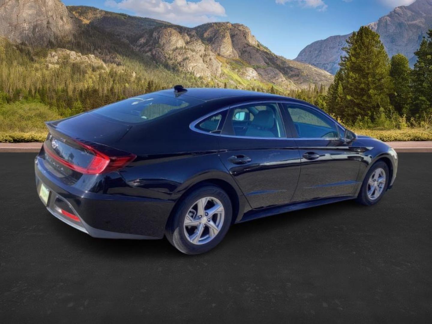 2020 BLACK /CLOTH Hyundai Sonata SE (5NPEG4JA2LH) with an 2.5L L4 DOHC 16V engine, 8-Speed Automatic transmission, located at 1235 N Woodruff Ave., Idaho Falls, 83401, (208) 523-1053, 43.507172, -112.000488 - The 2020 Sonata featured a completely redesigned exterior, characterized by a sleek coupe-like profile and Hyundai's Sensuous Sportiness design philosophy. It had a prominent front grille, LED headlights, and a fastback-style roofline, giving it a more upscale and dynamic appearance compared to its - Photo#5