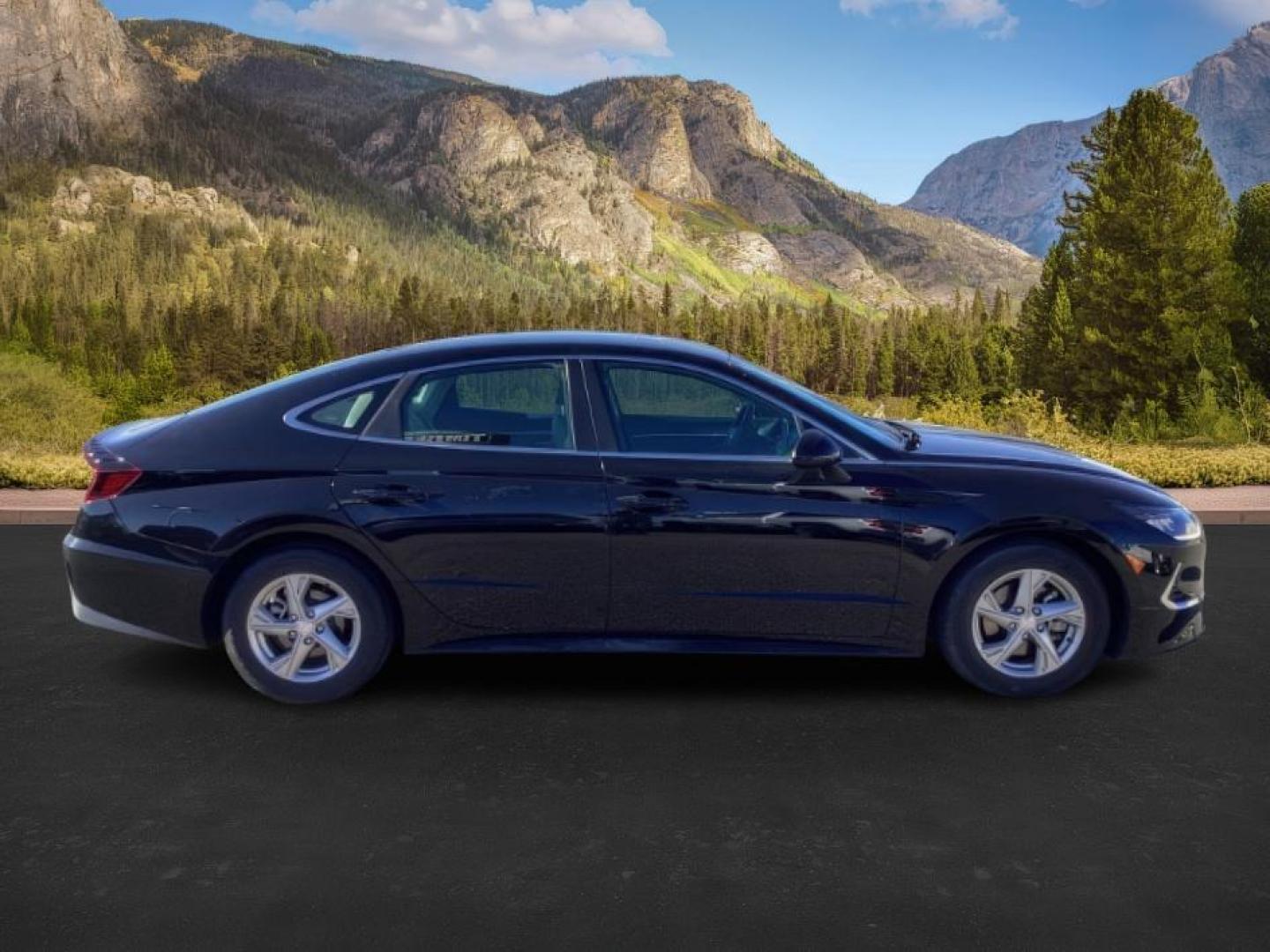 2020 BLACK /CLOTH Hyundai Sonata SE (5NPEG4JA2LH) with an 2.5L L4 DOHC 16V engine, 8-Speed Automatic transmission, located at 1235 N Woodruff Ave., Idaho Falls, 83401, (208) 523-1053, 43.507172, -112.000488 - The 2020 Sonata featured a completely redesigned exterior, characterized by a sleek coupe-like profile and Hyundai's Sensuous Sportiness design philosophy. It had a prominent front grille, LED headlights, and a fastback-style roofline, giving it a more upscale and dynamic appearance compared to its - Photo#6