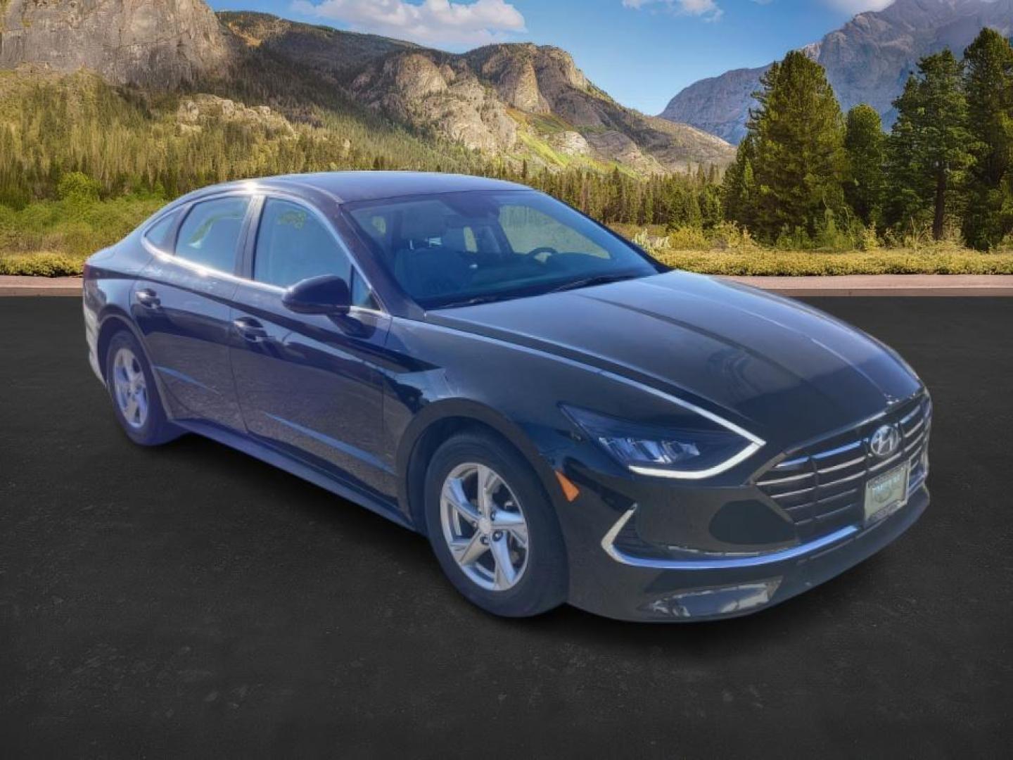 2020 BLACK /CLOTH Hyundai Sonata SE (5NPEG4JA2LH) with an 2.5L L4 DOHC 16V engine, 8-Speed Automatic transmission, located at 1235 N Woodruff Ave., Idaho Falls, 83401, (208) 523-1053, 43.507172, -112.000488 - The 2020 Sonata featured a completely redesigned exterior, characterized by a sleek coupe-like profile and Hyundai's Sensuous Sportiness design philosophy. It had a prominent front grille, LED headlights, and a fastback-style roofline, giving it a more upscale and dynamic appearance compared to its - Photo#7