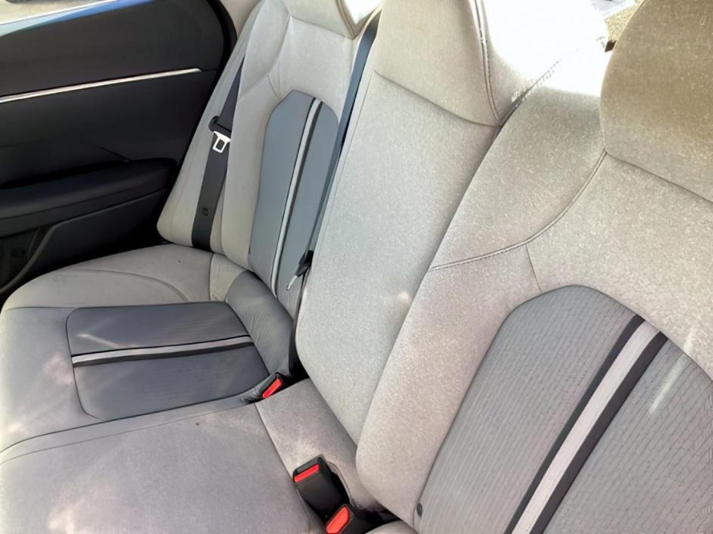 2020 BLACK /CLOTH Hyundai Sonata SE (5NPEG4JA2LH) with an 2.5L L4 DOHC 16V engine, 8-Speed Automatic transmission, located at 1235 N Woodruff Ave., Idaho Falls, 83401, (208) 523-1053, 43.507172, -112.000488 - The 2020 Sonata featured a completely redesigned exterior, characterized by a sleek coupe-like profile and Hyundai's Sensuous Sportiness design philosophy. It had a prominent front grille, LED headlights, and a fastback-style roofline, giving it a more upscale and dynamic appearance compared to its - Photo#19