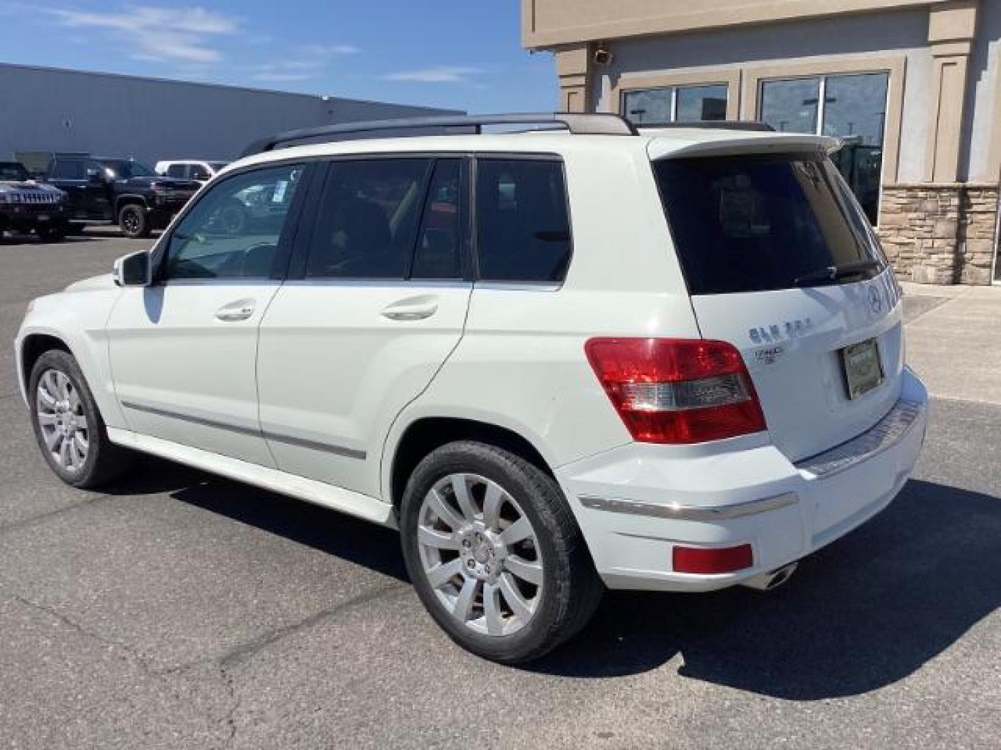 2012 Mercedes-Benz GLK-Class GLK350 (WDCGG5GB0CF) with an 3.5L V6 DOHC 24V engine, 7-Speed Automatic transmission, located at 1235 N Woodruff Ave., Idaho Falls, 83401, (208) 523-1053, 43.507172, -112.000488 - Photo#2