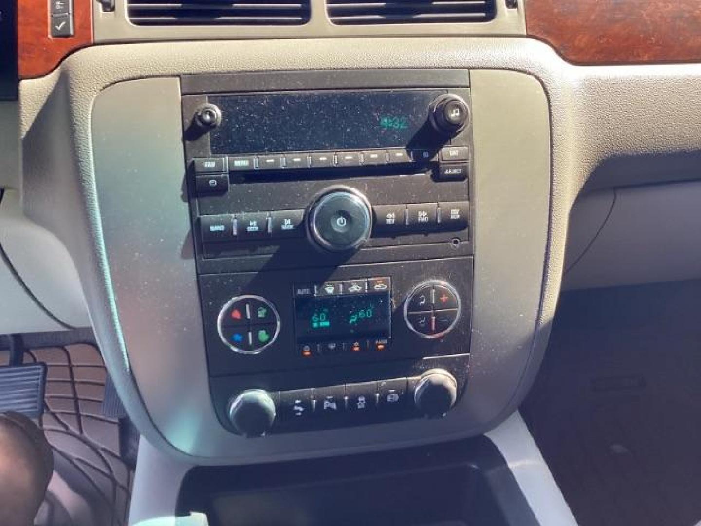 2013 Summit White /Ebony Leather Interior GMC Sierra 2500HD SLT Crew Cab 4WD (1GT121E86DF) with an 6.6L V8 OHV 32V TURBO DIESEL engine, 6-Speed Automatic transmission, located at 1235 N Woodruff Ave., Idaho Falls, 83401, (208) 523-1053, 43.507172, -112.000488 - New Inventory. Going thru service and inspection. Call for more pictures. At Timberline Auto it is always easy to find a great deal on your next vehicle! Our experienced sales staff can help find the right vehicle that will fit your needs. Our knowledgeable finance department has options for almost - Photo#14