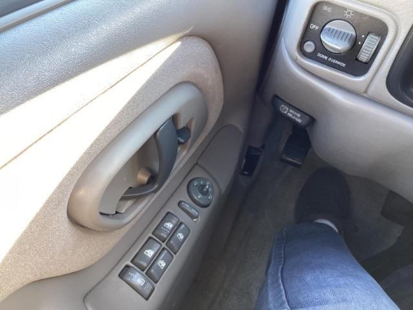 1999 Chevrolet Suburban K1500 4WD (1GNFK16R8XJ) with an 5.7L V8 OHV 16V engine, 4-Speed Automatic transmission, located at 1235 N Woodruff Ave., Idaho Falls, 83401, (208) 523-1053, 43.507172, -112.000488 - The 1999 Chevrolet Suburban LS was a rugged and versatile full-size SUV that offered a range of features suitable for families, towing, and outdoor activities. Here are some of the key features you might find on the 1999 Chevrolet Suburban LS: V8 Engine: Typically equipped with a powerful V8 engine - Photo#13