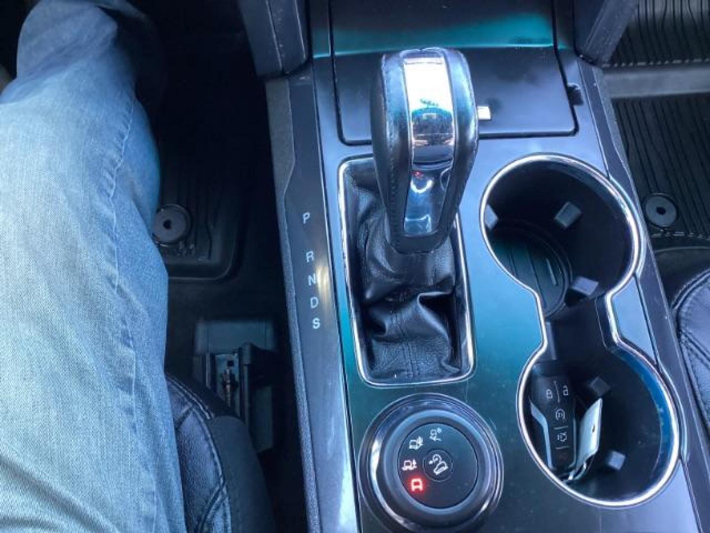2017 Ingot Silver Metallic /Dark Earth w/Ebony Black, leather/sueded microfibe Ford Explorer XLT 4WD (1FM5K8D87HG) with an 3.5L V6 DOHC 24V engine, 6-Speed Automatic transmission, located at 1235 N Woodruff Ave., Idaho Falls, 83401, (208) 523-1053, 43.507172, -112.000488 - Photo#12