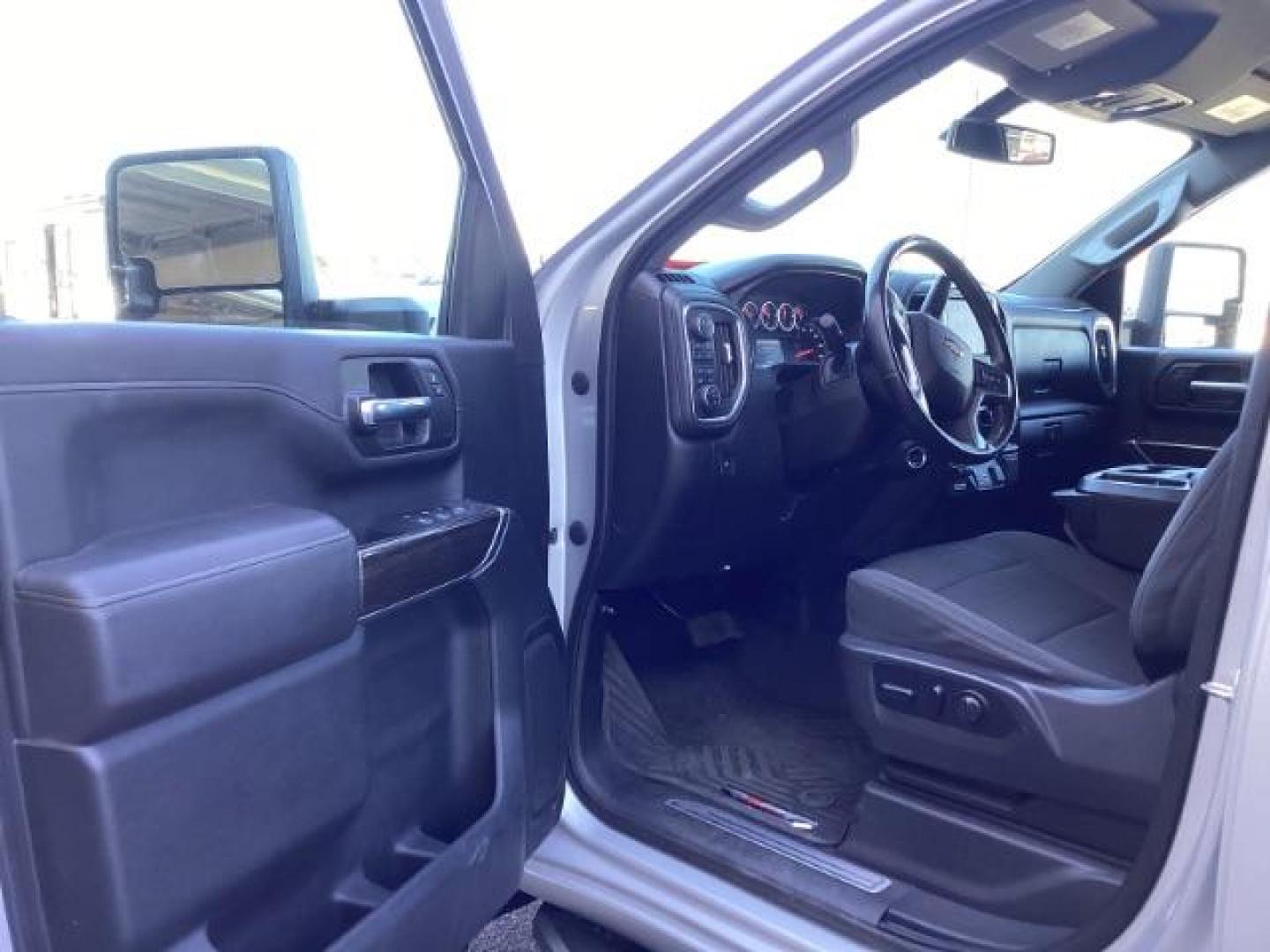 2021 SILVER /Jet Black, leather Chevrolet Silverado 2500HD LT Crew Cab Short Box 4WD (1GC4YNEY1MF) with an 6.6L V8 OHV 16V DIESEL engine, 6-Speed Automatic transmission, located at 1235 N Woodruff Ave., Idaho Falls, 83401, (208) 523-1053, 43.507172, -112.000488 - Photo#8