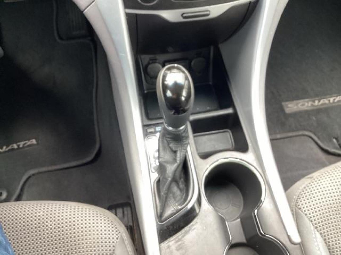 2011 Radiant Silver Metallic /Gray Cloth Interior Hyundai Sonata GLS Auto (5NPEB4AC1BH) with an 2.4L L4 DOHC 16V engine, 6-Speed Automatic transmission, located at 1235 N Woodruff Ave., Idaho Falls, 83401, (208) 523-1053, 43.507172, -112.000488 - The 2011 Hyundai Sonata GLS was known for offering a range of features, both standard and optional, to enhance comfort, convenience, and safety. Here's a list of typical features found on the 2011 Hyundai Sonata GLS: Engine: The Sonata GLS was typically equipped with a 2.4-liter inline-four-cylinde - Photo#11