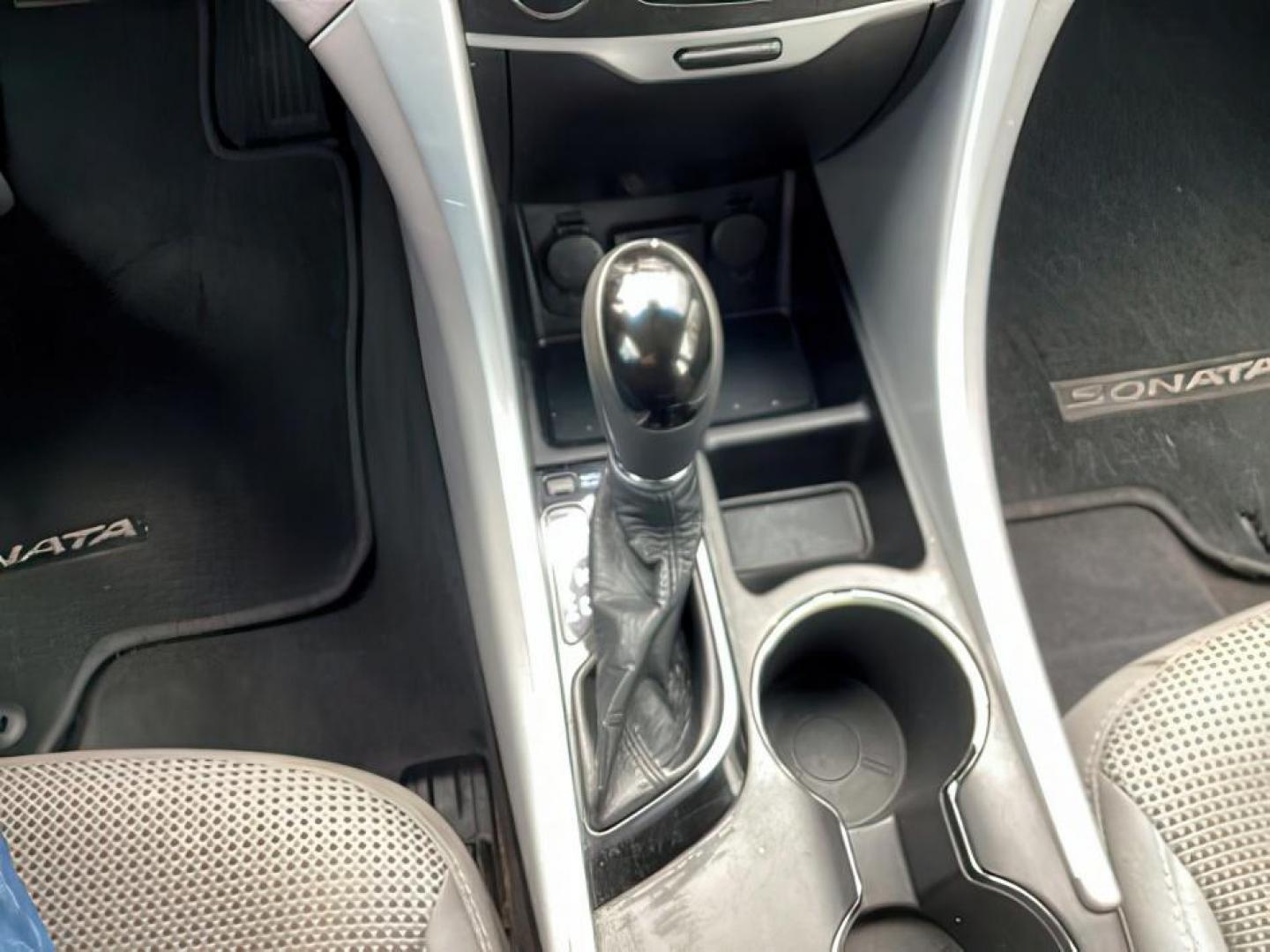 2011 Radiant Silver Metallic /Gray Cloth Interior Hyundai Sonata GLS Auto (5NPEB4AC1BH) with an 2.4L L4 DOHC 16V engine, 6-Speed Automatic transmission, located at 1235 N Woodruff Ave., Idaho Falls, 83401, (208) 523-1053, 43.507172, -112.000488 - The 2011 Hyundai Sonata GLS was known for offering a range of features, both standard and optional, to enhance comfort, convenience, and safety. Here's a list of typical features found on the 2011 Hyundai Sonata GLS: Engine: The Sonata GLS was typically equipped with a 2.4-liter inline-four-cylinde - Photo#11