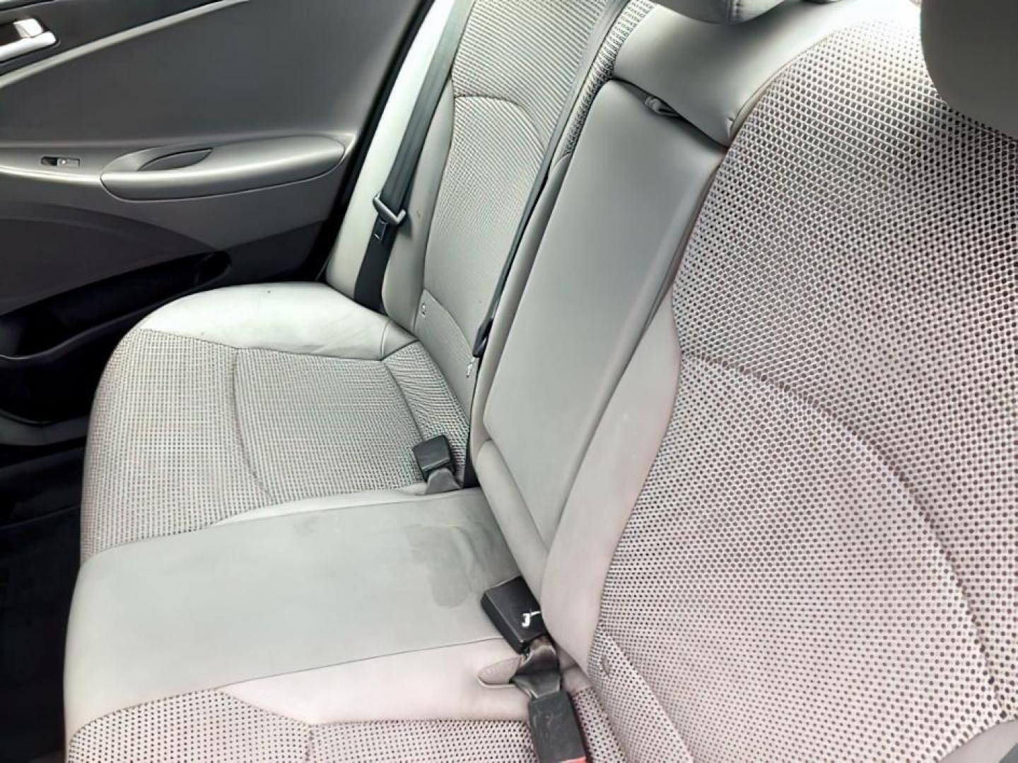2011 Radiant Silver Metallic /Gray Cloth Interior Hyundai Sonata GLS Auto (5NPEB4AC1BH) with an 2.4L L4 DOHC 16V engine, 6-Speed Automatic transmission, located at 1235 N Woodruff Ave., Idaho Falls, 83401, (208) 523-1053, 43.507172, -112.000488 - The 2011 Hyundai Sonata GLS was known for offering a range of features, both standard and optional, to enhance comfort, convenience, and safety. Here's a list of typical features found on the 2011 Hyundai Sonata GLS: Engine: The Sonata GLS was typically equipped with a 2.4-liter inline-four-cylinde - Photo#15