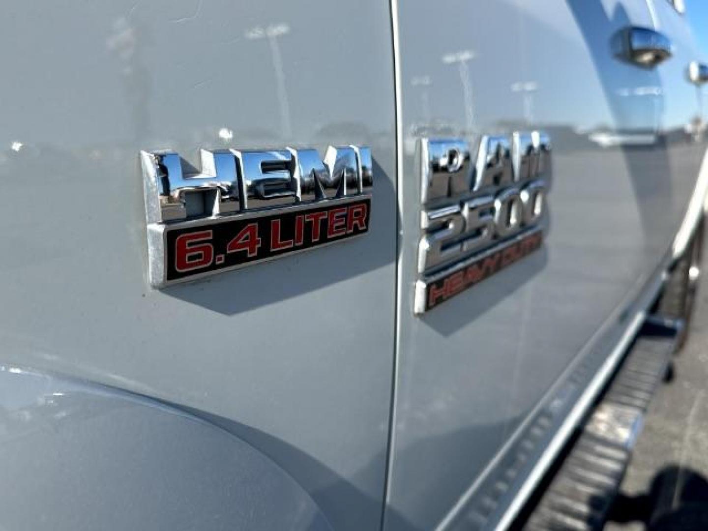 2017 WHITE /Black, leather RAM 2500 Laramie Crew Cab SWB 4WD (3C6UR5FJ6HG) with an 6.4L V8 engine, 6-Speed Automatic transmission, located at 1235 N Woodruff Ave., Idaho Falls, 83401, (208) 523-1053, 43.507172, -112.000488 - At Timberline Auto, finding a great deal on your next vehicle is always easy! Our experienced sales staff's goal is to help find you the right vehicle at the right price! Our knowledgeable finance department has options for almost any credit score. We offer extended service contract options to prote - Photo#9