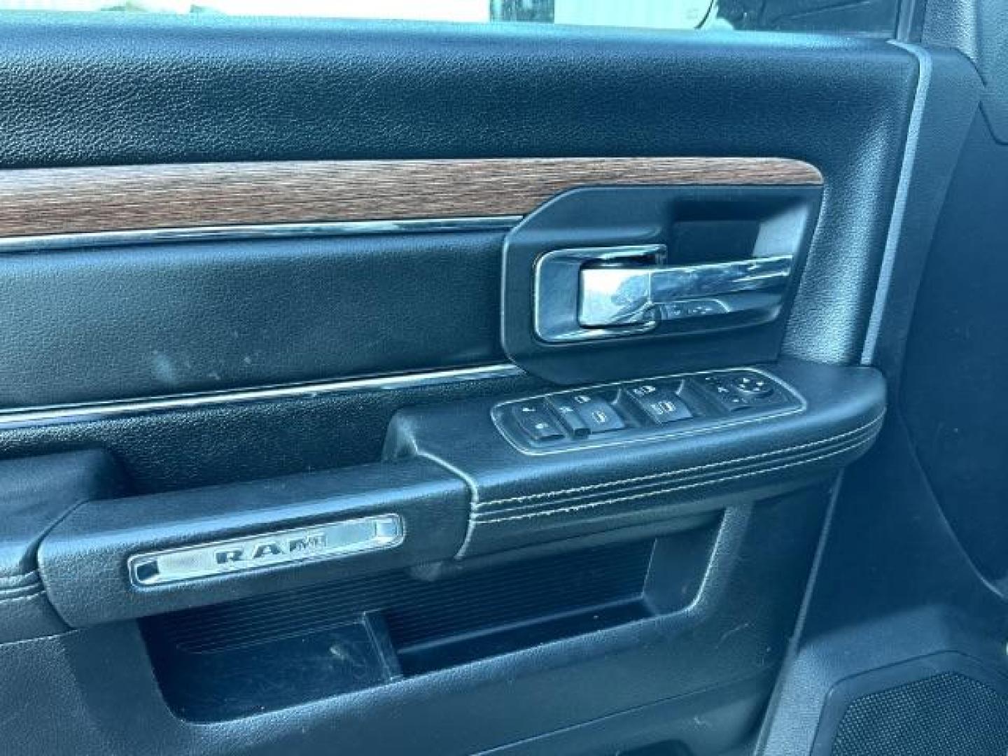 2017 WHITE /Black, leather RAM 2500 Laramie Crew Cab SWB 4WD (3C6UR5FJ6HG) with an 6.4L V8 engine, 6-Speed Automatic transmission, located at 1235 N Woodruff Ave., Idaho Falls, 83401, (208) 523-1053, 43.507172, -112.000488 - At Timberline Auto, finding a great deal on your next vehicle is always easy! Our experienced sales staff's goal is to help find you the right vehicle at the right price! Our knowledgeable finance department has options for almost any credit score. We offer extended service contract options to prote - Photo#19