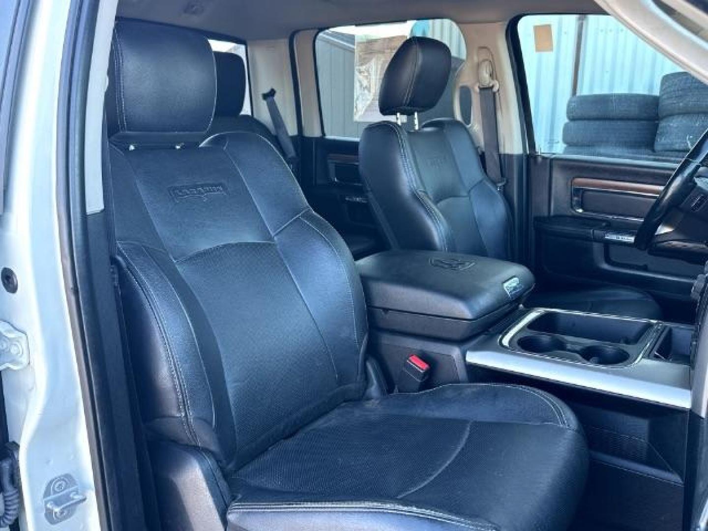 2017 WHITE /Black, leather RAM 2500 Laramie Crew Cab SWB 4WD (3C6UR5FJ6HG) with an 6.4L V8 engine, 6-Speed Automatic transmission, located at 1235 N Woodruff Ave., Idaho Falls, 83401, (208) 523-1053, 43.507172, -112.000488 - At Timberline Auto, finding a great deal on your next vehicle is always easy! Our experienced sales staff's goal is to help find you the right vehicle at the right price! Our knowledgeable finance department has options for almost any credit score. We offer extended service contract options to prote - Photo#21