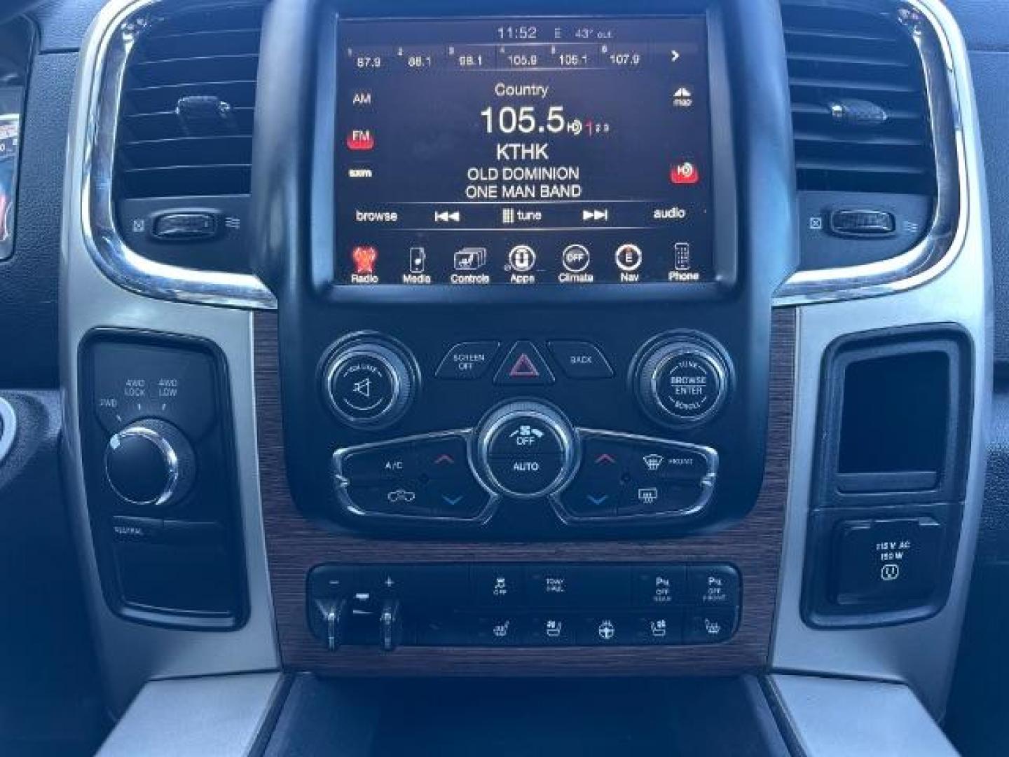 2017 WHITE /Black, leather RAM 2500 Laramie Crew Cab SWB 4WD (3C6UR5FJ6HG) with an 6.4L V8 engine, 6-Speed Automatic transmission, located at 1235 N Woodruff Ave., Idaho Falls, 83401, (208) 523-1053, 43.507172, -112.000488 - At Timberline Auto, finding a great deal on your next vehicle is always easy! Our experienced sales staff's goal is to help find you the right vehicle at the right price! Our knowledgeable finance department has options for almost any credit score. We offer extended service contract options to prote - Photo#25