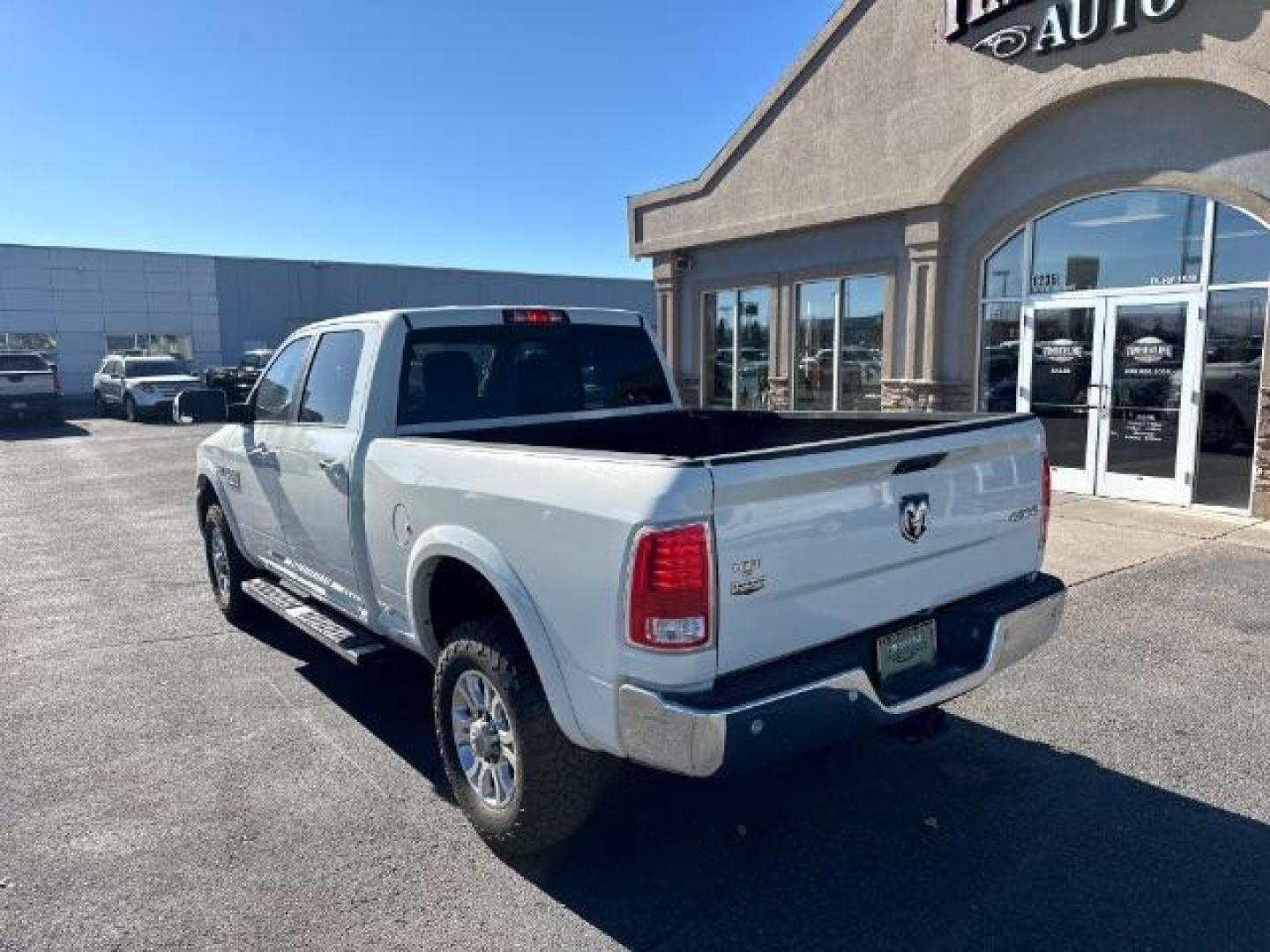 2017 WHITE /Black, leather RAM 2500 Laramie Crew Cab SWB 4WD (3C6UR5FJ6HG) with an 6.4L V8 engine, 6-Speed Automatic transmission, located at 1235 N Woodruff Ave., Idaho Falls, 83401, (208) 523-1053, 43.507172, -112.000488 - At Timberline Auto, finding a great deal on your next vehicle is always easy! Our experienced sales staff's goal is to help find you the right vehicle at the right price! Our knowledgeable finance department has options for almost any credit score. We offer extended service contract options to prote - Photo#3