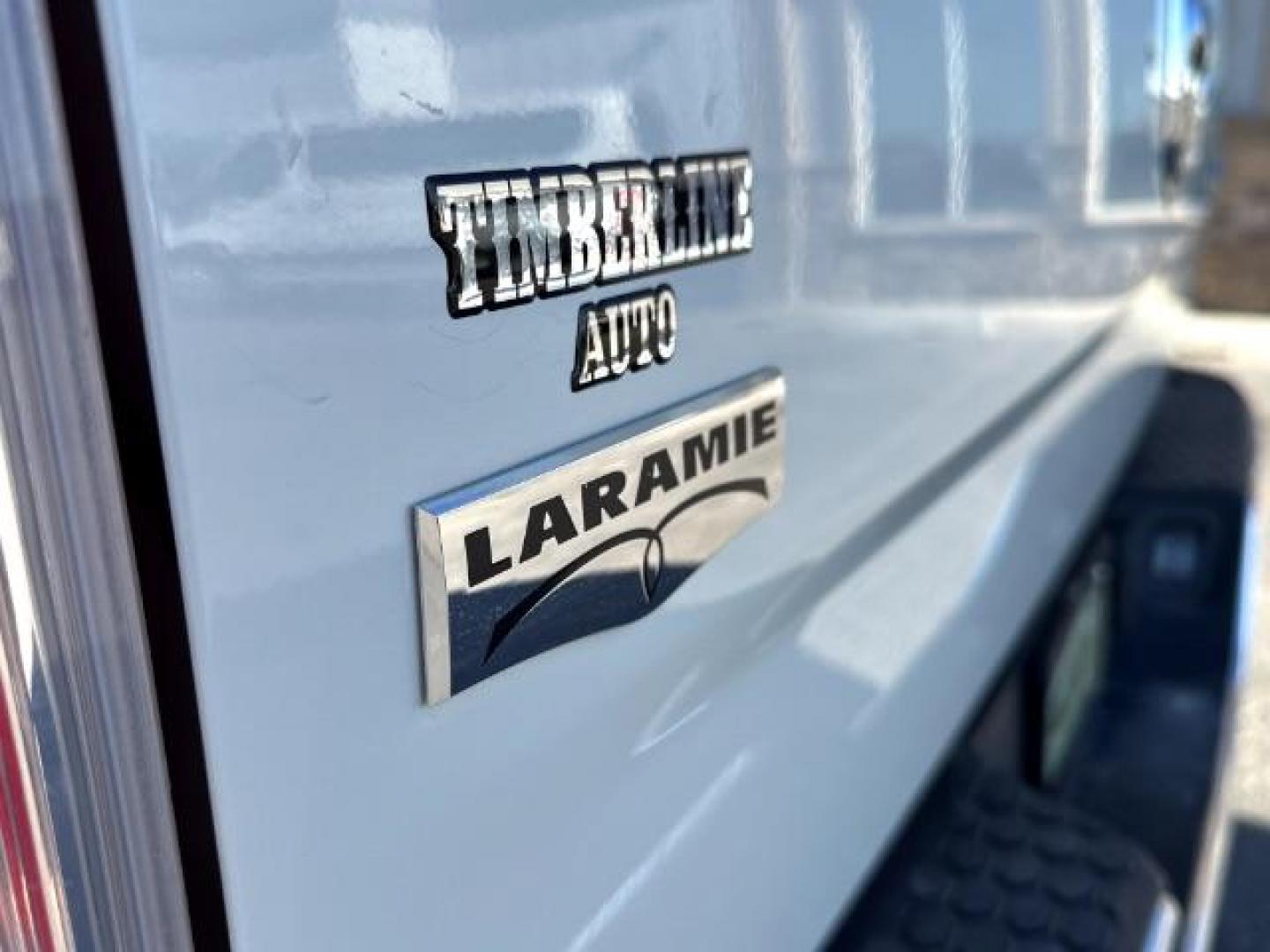2017 WHITE /Black, leather RAM 2500 Laramie Crew Cab SWB 4WD (3C6UR5FJ6HG) with an 6.4L V8 engine, 6-Speed Automatic transmission, located at 1235 N Woodruff Ave., Idaho Falls, 83401, (208) 523-1053, 43.507172, -112.000488 - At Timberline Auto, finding a great deal on your next vehicle is always easy! Our experienced sales staff's goal is to help find you the right vehicle at the right price! Our knowledgeable finance department has options for almost any credit score. We offer extended service contract options to prote - Photo#8