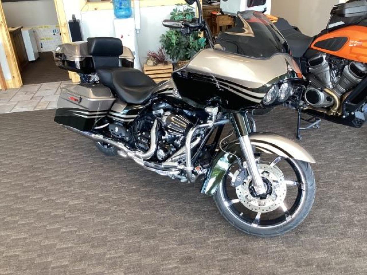 2013 Harley-Davidson FLTRXSE (1HD1TC815DB) with an 1800CC engine, located at 1235 N Woodruff Ave., Idaho Falls, 83401, (208) 523-1053, 43.507172, -112.000488 - Photo#0