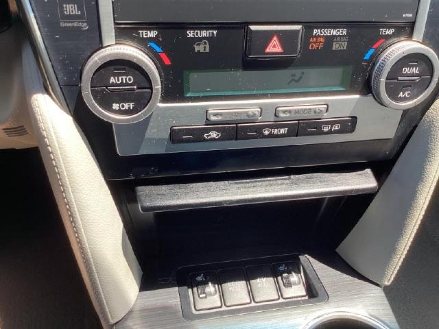 2013 GRAY Toyota Camry Hybrid SEDAN 4-DR (4T1BD1FK0DU) with an 2.5L L4 DOHC 16V HYBRID engine, Continuously Variable Transmission transmission, located at 1235 N Woodruff Ave., Idaho Falls, 83401, (208) 523-1053, 43.507172, -112.000488 - The 2013 Toyota Camry Hybrid XLE is a mid-size sedan that combines the fuel efficiency of a hybrid powertrain with the comfort and features of a premium trim level. Here are the key features of the 2013 Toyota Camry Hybrid XLE: Engine and Performance Engine: 2.5-liter 4-cylinder engine paired with a - Photo#11