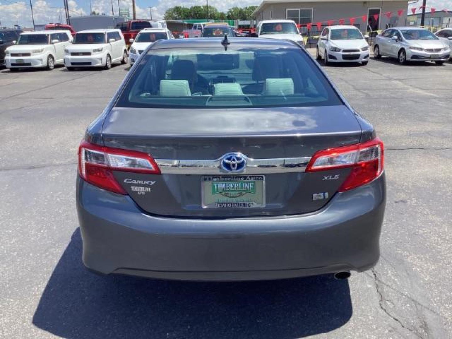 2013 GRAY Toyota Camry Hybrid SEDAN 4-DR (4T1BD1FK0DU) with an 2.5L L4 DOHC 16V HYBRID engine, Continuously Variable Transmission transmission, located at 1235 N Woodruff Ave., Idaho Falls, 83401, (208) 523-1053, 43.507172, -112.000488 - The 2013 Toyota Camry Hybrid XLE is a mid-size sedan that combines the fuel efficiency of a hybrid powertrain with the comfort and features of a premium trim level. Here are the key features of the 2013 Toyota Camry Hybrid XLE: Engine and Performance Engine: 2.5-liter 4-cylinder engine paired with a - Photo#2