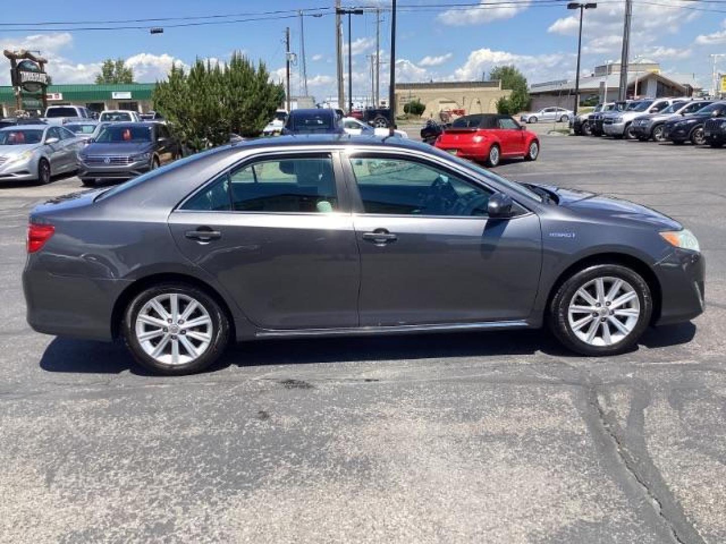 2013 GRAY Toyota Camry Hybrid SEDAN 4-DR (4T1BD1FK0DU) with an 2.5L L4 DOHC 16V HYBRID engine, Continuously Variable Transmission transmission, located at 1235 N Woodruff Ave., Idaho Falls, 83401, (208) 523-1053, 43.507172, -112.000488 - The 2013 Toyota Camry Hybrid XLE is a mid-size sedan that combines the fuel efficiency of a hybrid powertrain with the comfort and features of a premium trim level. Here are the key features of the 2013 Toyota Camry Hybrid XLE: Engine and Performance Engine: 2.5-liter 4-cylinder engine paired with a - Photo#4