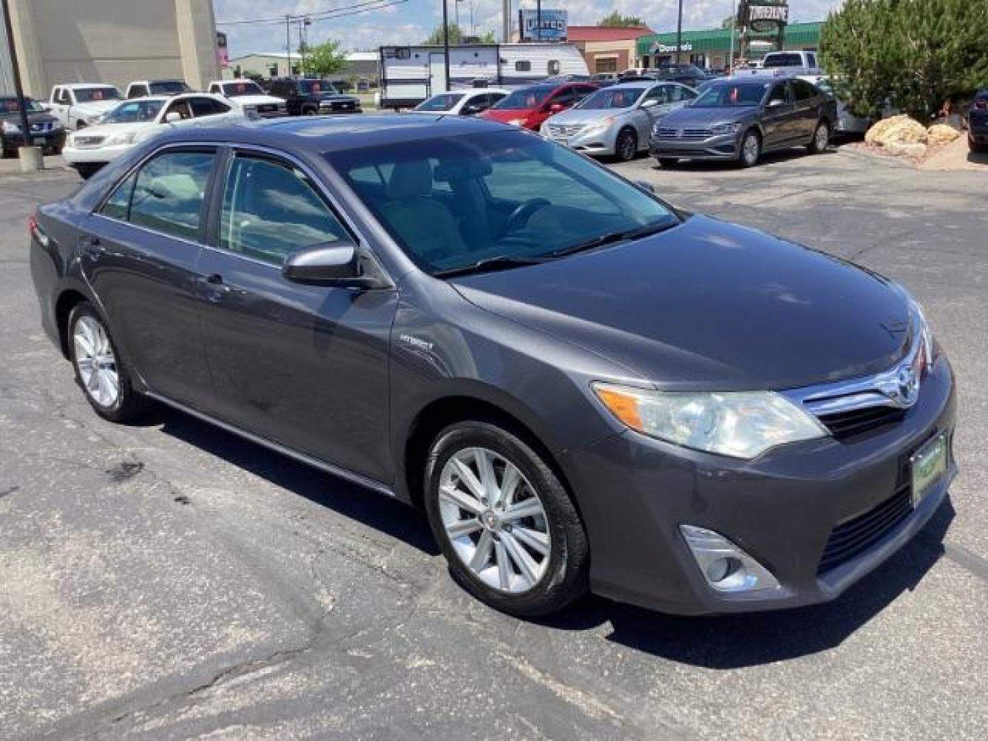 2013 GRAY Toyota Camry Hybrid SEDAN 4-DR (4T1BD1FK0DU) with an 2.5L L4 DOHC 16V HYBRID engine, Continuously Variable Transmission transmission, located at 1235 N Woodruff Ave., Idaho Falls, 83401, (208) 523-1053, 43.507172, -112.000488 - The 2013 Toyota Camry Hybrid XLE is a mid-size sedan that combines the fuel efficiency of a hybrid powertrain with the comfort and features of a premium trim level. Here are the key features of the 2013 Toyota Camry Hybrid XLE: Engine and Performance Engine: 2.5-liter 4-cylinder engine paired with a - Photo#5