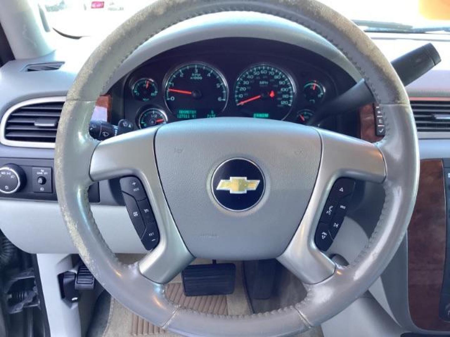 2013 GRAY /Ebony Leather Interior Chevrolet Suburban LTZ 1500 4WD (1GNSKJE71DR) with an 5.3L V8 OHV 16V FFV engine, 6-Speed Automatic transmission, located at 1235 N Woodruff Ave., Idaho Falls, 83401, (208) 523-1053, 43.507172, -112.000488 - At Timberline Auto, finding a great deal on your next vehicle is always easy! Our experienced sales staff's goal is to help find you the right vehicle at the right price! Our knowledgeable finance department has options for almost any credit score. We offer extended service contract options to prote - Photo#10