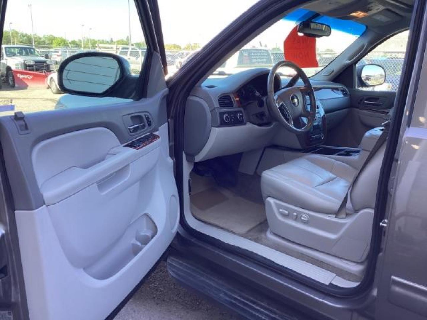 2013 GRAY /Ebony Leather Interior Chevrolet Suburban LTZ 1500 4WD (1GNSKJE71DR) with an 5.3L V8 OHV 16V FFV engine, 6-Speed Automatic transmission, located at 1235 N Woodruff Ave., Idaho Falls, 83401, (208) 523-1053, 43.507172, -112.000488 - At Timberline Auto, finding a great deal on your next vehicle is always easy! Our experienced sales staff's goal is to help find you the right vehicle at the right price! Our knowledgeable finance department has options for almost any credit score. We offer extended service contract options to prote - Photo#8