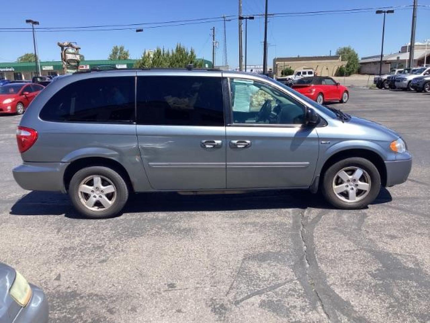 2007 Magnesium Pearl Dodge Grand Caravan SXT (2D4GP44LX7R) with an 3.8L V6 OHV 12V engine, 4-Speed Automatic transmission, located at 1235 N Woodruff Ave., Idaho Falls, 83401, (208) 523-1053, 43.507172, -112.000488 - The 2007 Dodge Caravan SXT is a versatile minivan that provides a comfortable ride, ample interior space, and a variety of features suited for family use. Here are the key features of the 2007 Dodge Caravan SXT: Engine and Performance Engine: 3.8-liter V6 Horsepower: 200 hp @ 5,200 rpm Torque: 235 - Photo#5