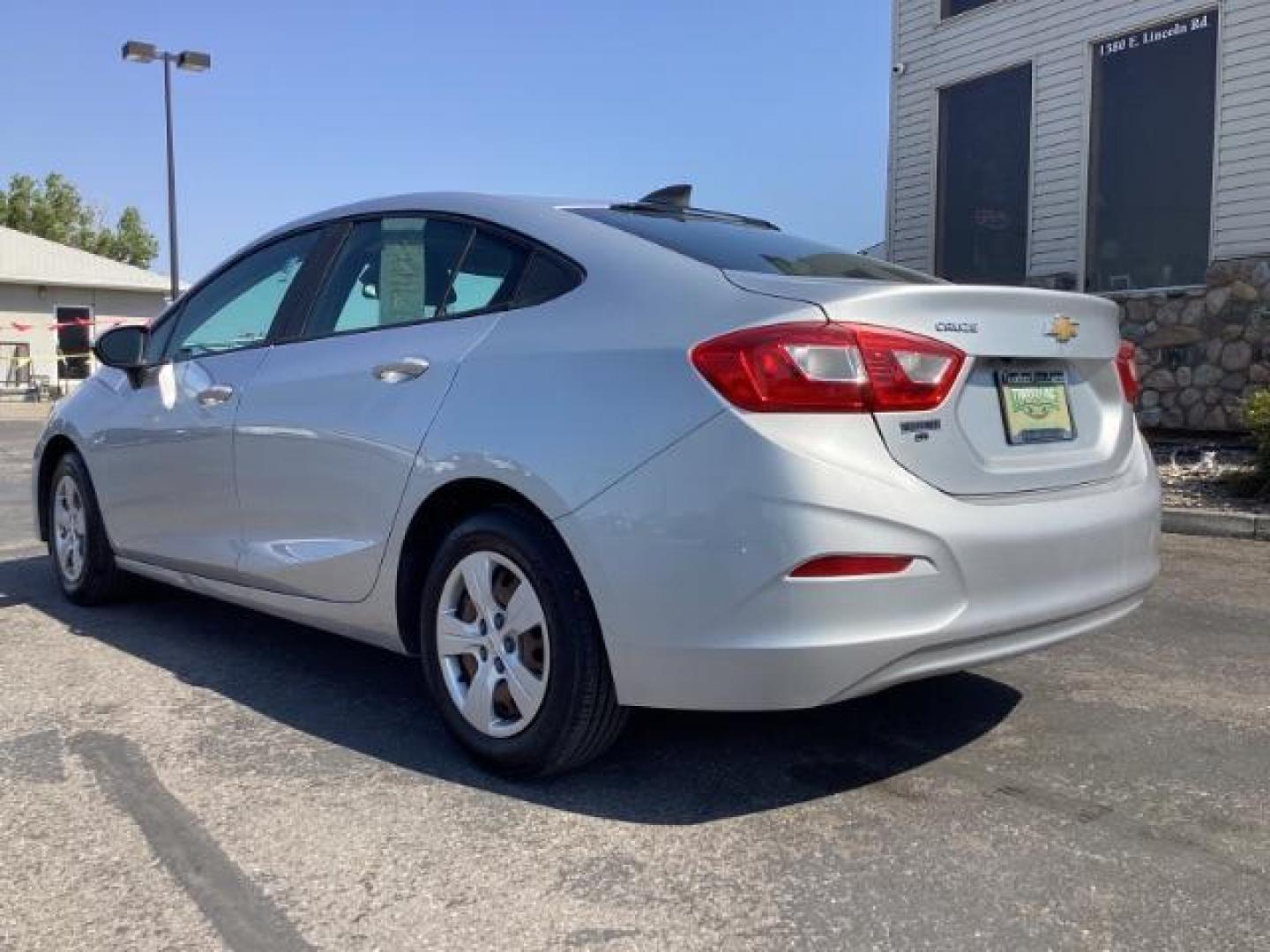 2017 Silver Ice Metallic Chevrolet Cruze SEDAN 4-DR (1G1BC5SM4H7) with an 1.4L L4 DOHC 16V TURBO engine, 6-Speed Automatic transmission, located at 1235 N Woodruff Ave., Idaho Falls, 83401, (208) 523-1053, 43.507172, -112.000488 - Photo#3