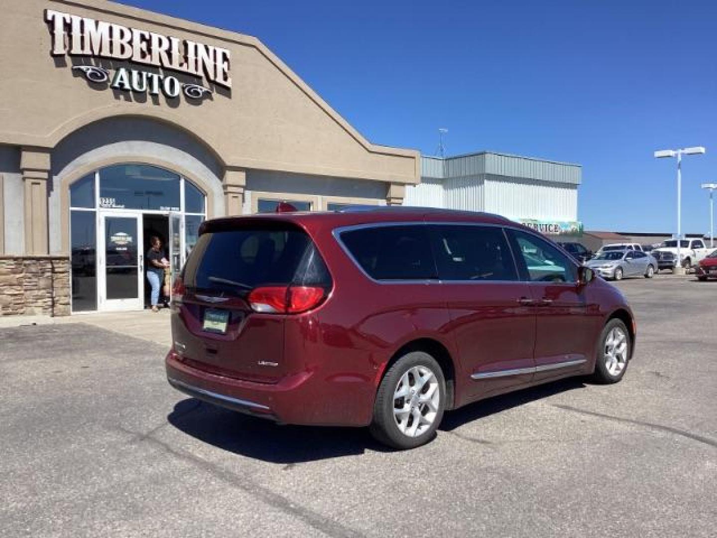 2020 Velvet Red Pearl Coat Chrysler Pacifica PASSENGER VAN (2C4RC1GG5LR) with an 3.6L V6 DOHC 24V engine, 9-Speed Automatic transmission, located at 1235 N Woodruff Ave., Idaho Falls, 83401, (208) 523-1053, 43.507172, -112.000488 - Photo#4