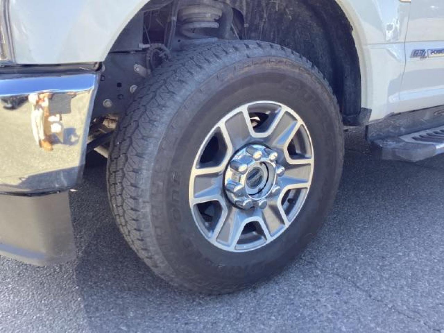 2020 WHITE /Black, leather Ford F-350 SD Lariat Crew Cab Long Bed 4WD (1FT8W3BT7LE) with an 6.7L V8 OHV 16V DIESEL engine, 6-Speed Automatic transmission, located at 1235 N Woodruff Ave., Idaho Falls, 83401, (208) 523-1053, 43.507172, -112.000488 - Photo#8