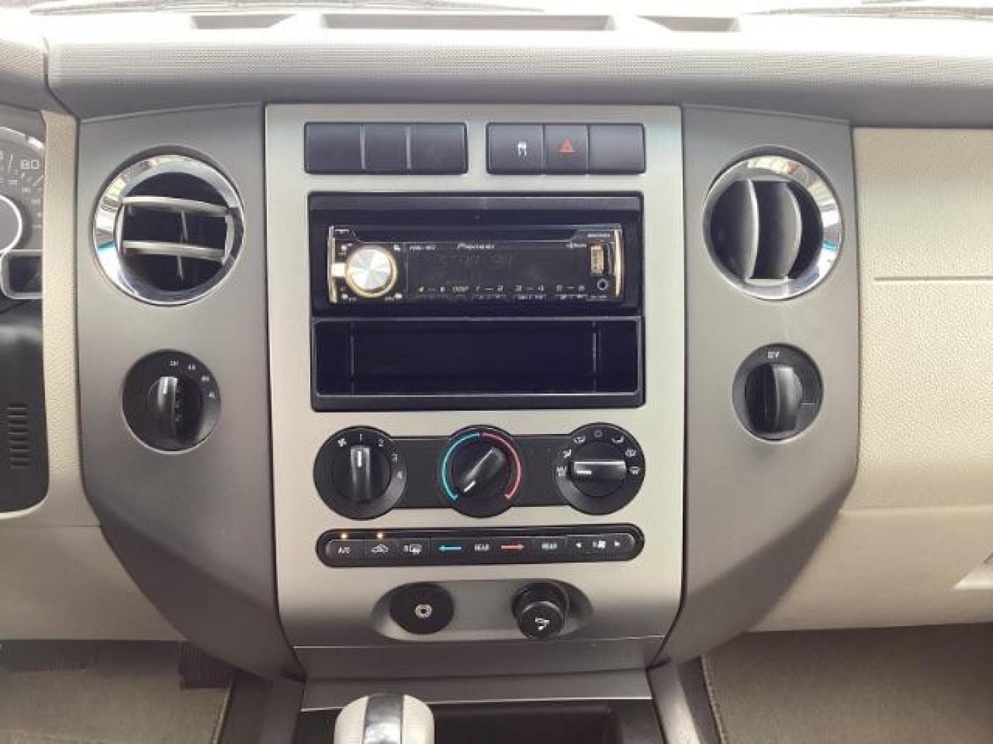2007 Oxford White Ford Expedition XLT 4WD (1FMFU16537L) with an 5.4L V8 SOHC 16V engine, 6-Speed Automatic transmission, located at 1235 N Woodruff Ave., Idaho Falls, 83401, (208) 523-1053, 43.507172, -112.000488 - Photo#13