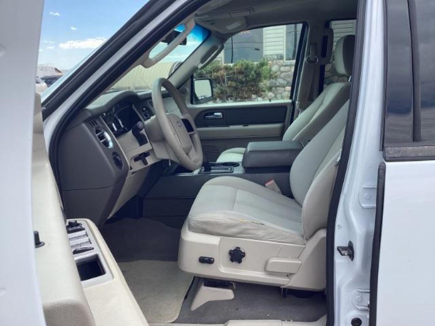 2007 Oxford White Ford Expedition XLT 4WD (1FMFU16537L) with an 5.4L V8 SOHC 16V engine, 6-Speed Automatic transmission, located at 1235 N Woodruff Ave., Idaho Falls, 83401, (208) 523-1053, 43.507172, -112.000488 - Photo#15