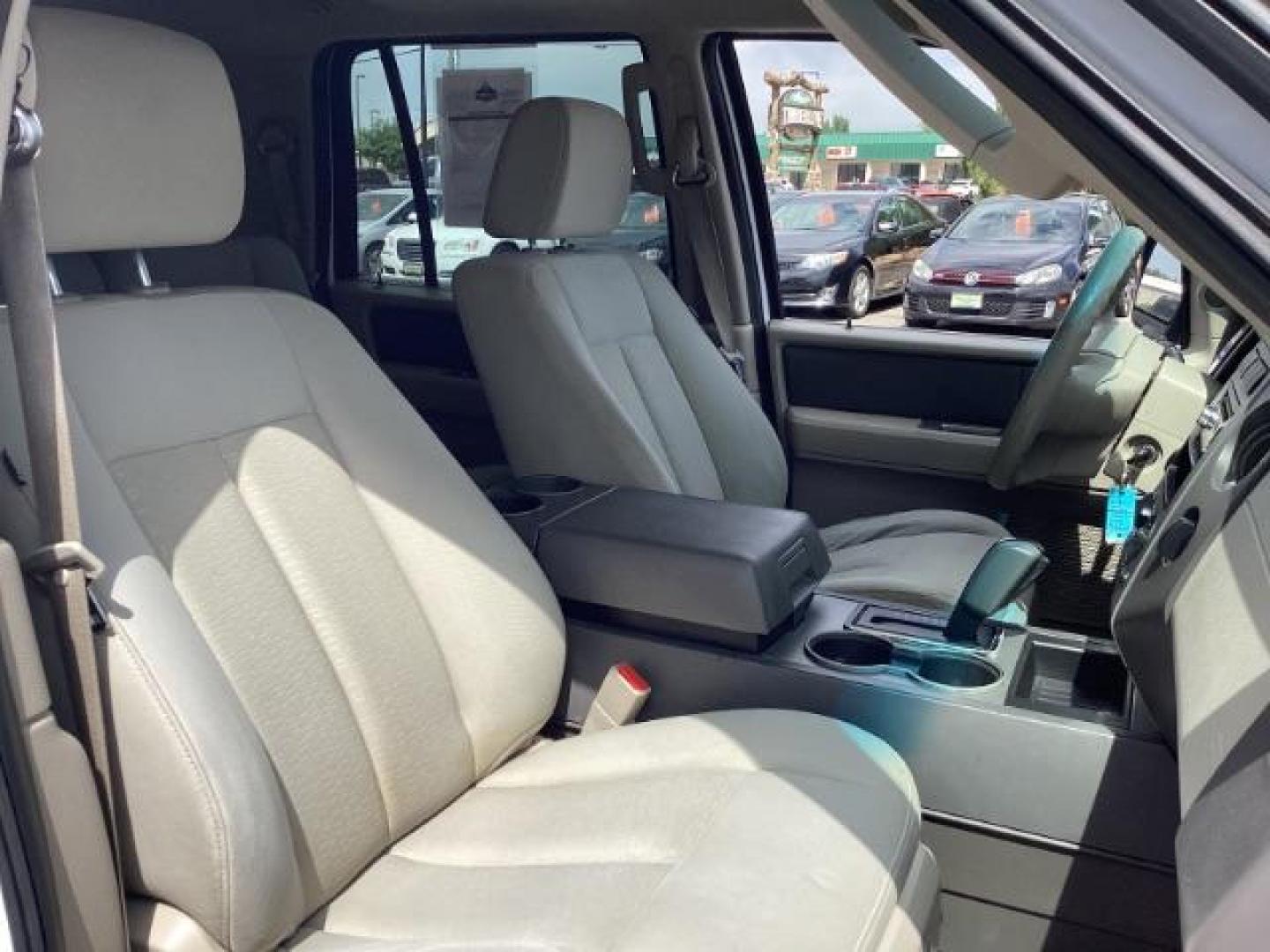 2007 Oxford White Ford Expedition XLT 4WD (1FMFU16537L) with an 5.4L V8 SOHC 16V engine, 6-Speed Automatic transmission, located at 1235 N Woodruff Ave., Idaho Falls, 83401, (208) 523-1053, 43.507172, -112.000488 - Photo#18