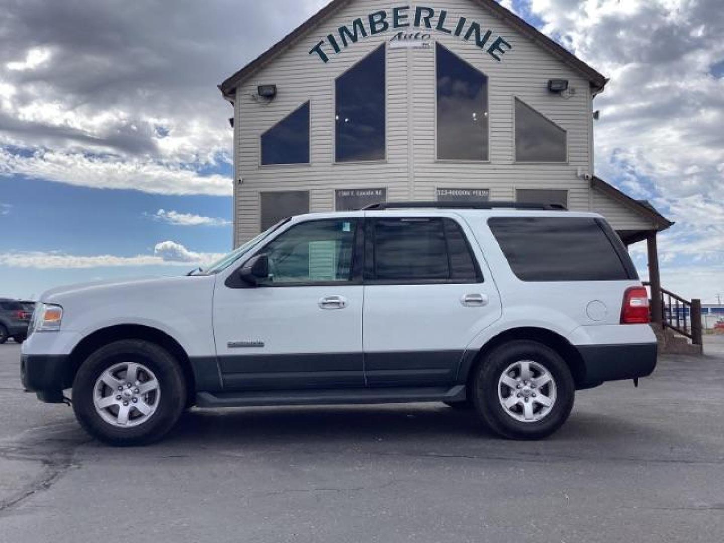 2007 Oxford White Ford Expedition XLT 4WD (1FMFU16537L) with an 5.4L V8 SOHC 16V engine, 6-Speed Automatic transmission, located at 1235 N Woodruff Ave., Idaho Falls, 83401, (208) 523-1053, 43.507172, -112.000488 - Photo#3