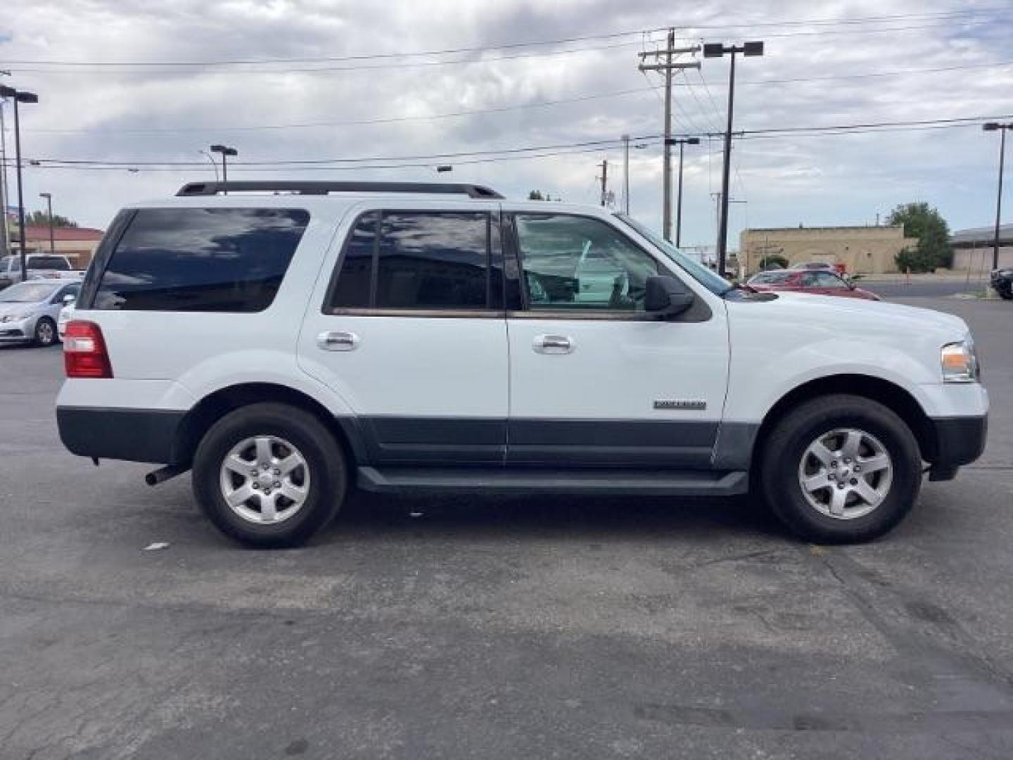 2007 Oxford White Ford Expedition XLT 4WD (1FMFU16537L) with an 5.4L V8 SOHC 16V engine, 6-Speed Automatic transmission, located at 1235 N Woodruff Ave., Idaho Falls, 83401, (208) 523-1053, 43.507172, -112.000488 - Photo#6