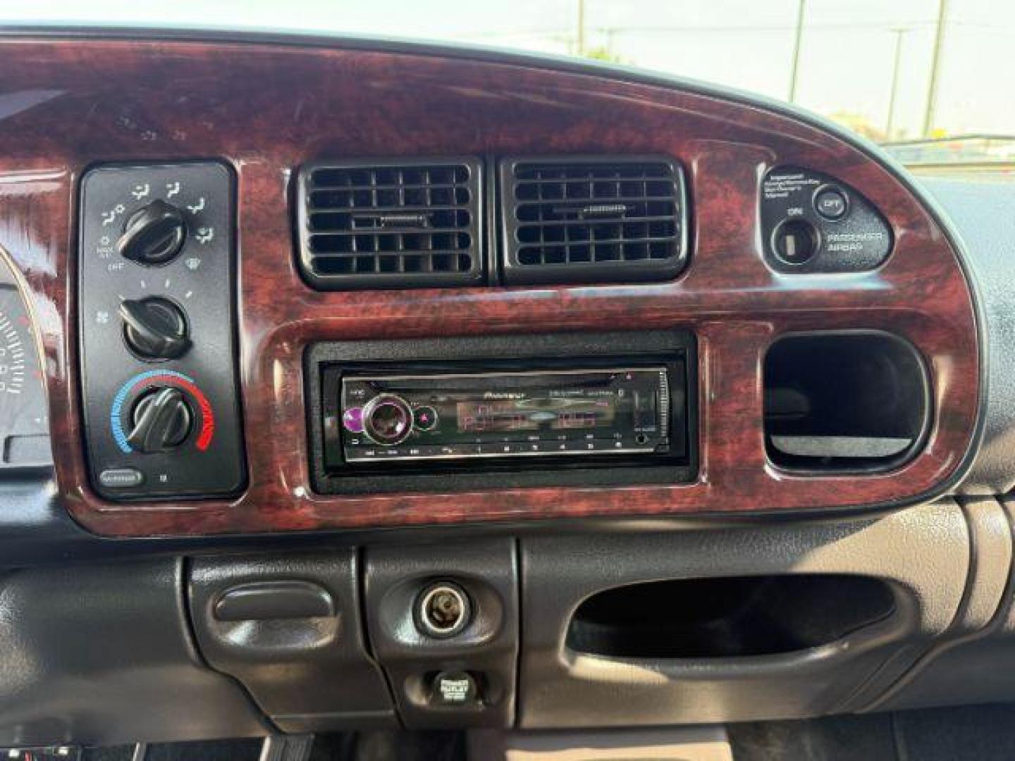 1999 WHITE /CLOTH Dodge Ram 2500 (1B7KF2365XJ) with an 59 engine, Manual transmission, located at 1175 N Woodruff Ave, Idaho Falls, ID, 83401, 43.506901, -111.999657 - At Timberline Auto, finding a great deal on your next vehicle is always easy! Our experienced sales staff's goal is to help find you the right vehicle at the right price! Our knowledgeable finance department has options for almost any credit score. We offer extended service contract options to prote - Photo#27