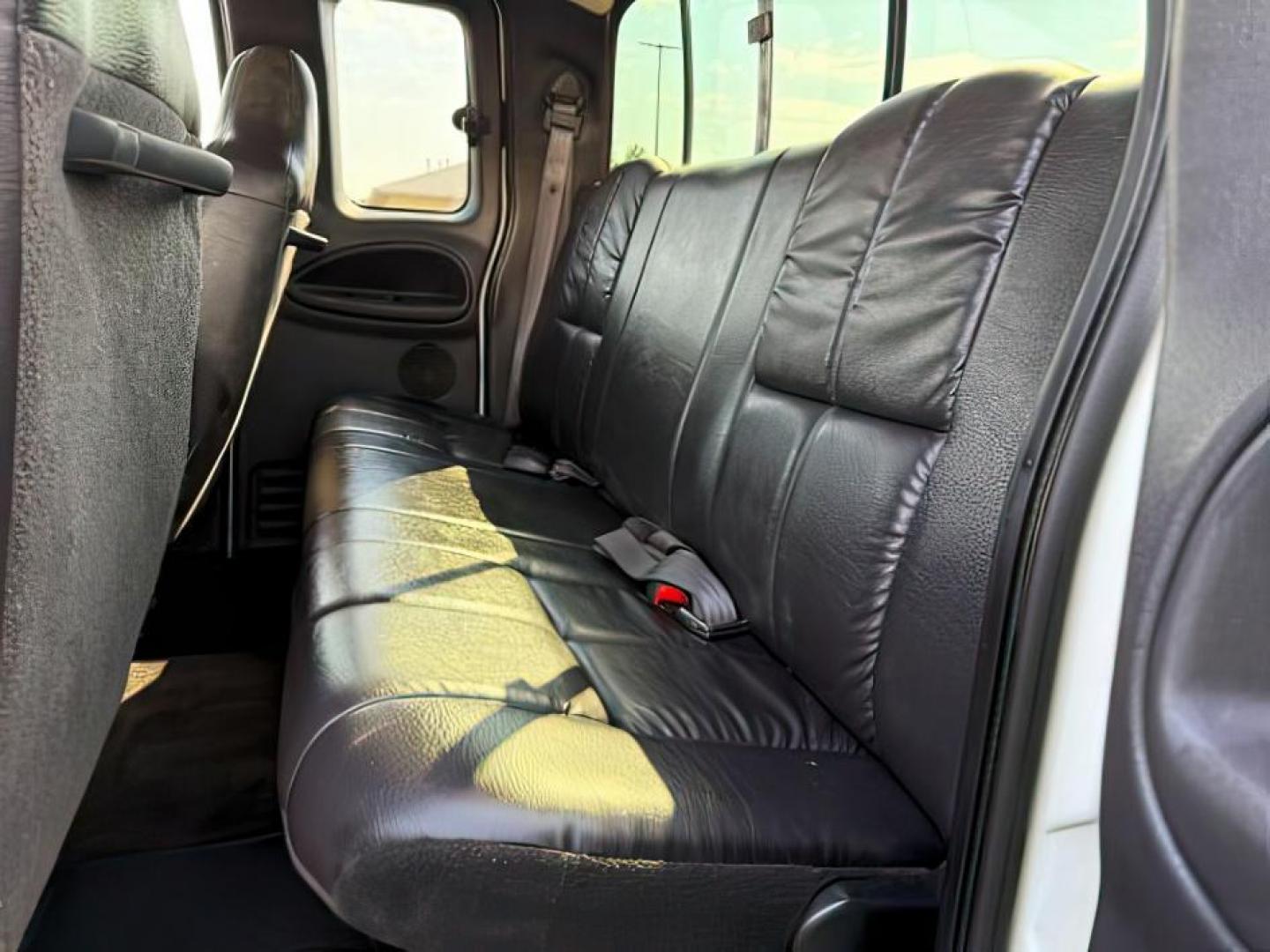 1999 WHITE /CLOTH Dodge Ram 2500 (1B7KF2365XJ) with an 59 engine, Manual transmission, located at 1175 N Woodruff Ave, Idaho Falls, ID, 83401, 43.506901, -111.999657 - At Timberline Auto, finding a great deal on your next vehicle is always easy! Our experienced sales staff's goal is to help find you the right vehicle at the right price! Our knowledgeable finance department has options for almost any credit score. We offer extended service contract options to prote - Photo#14