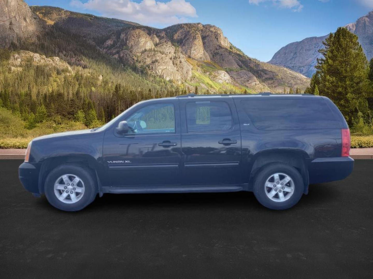 2014 Onyx Black /Ebony GMC Yukon XL SLT 1/2 Ton 4WD (1GKS2KE75ER) with an 5.3L V8 OHV 16V FFV engine, 6-Speed Automatic transmission, located at 1235 N Woodruff Ave., Idaho Falls, 83401, (208) 523-1053, 43.507172, -112.000488 - At Timberline Auto, finding a great deal on your next vehicle is always easy! Our experienced sales staff's goal is to help find you the right vehicle at the right price! Our knowledgeable finance department has options for almost any credit score. We offer extended service contract options to prote - Photo#2