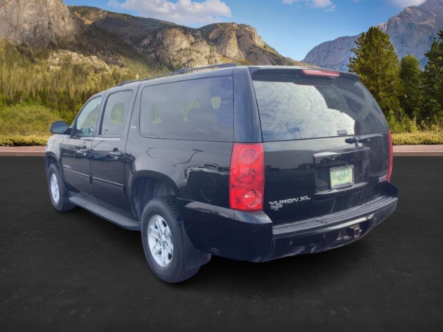 2014 Onyx Black /Ebony GMC Yukon XL SLT 1/2 Ton 4WD (1GKS2KE75ER) with an 5.3L V8 OHV 16V FFV engine, 6-Speed Automatic transmission, located at 1235 N Woodruff Ave., Idaho Falls, 83401, (208) 523-1053, 43.507172, -112.000488 - At Timberline Auto, finding a great deal on your next vehicle is always easy! Our experienced sales staff's goal is to help find you the right vehicle at the right price! Our knowledgeable finance department has options for almost any credit score. We offer extended service contract options to prote - Photo#3
