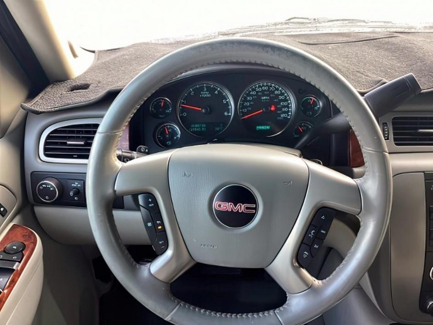 2014 Onyx Black /Ebony GMC Yukon XL SLT 1/2 Ton 4WD (1GKS2KE75ER) with an 5.3L V8 OHV 16V FFV engine, 6-Speed Automatic transmission, located at 1235 N Woodruff Ave., Idaho Falls, 83401, (208) 523-1053, 43.507172, -112.000488 - At Timberline Auto, finding a great deal on your next vehicle is always easy! Our experienced sales staff's goal is to help find you the right vehicle at the right price! Our knowledgeable finance department has options for almost any credit score. We offer extended service contract options to prote - Photo#11