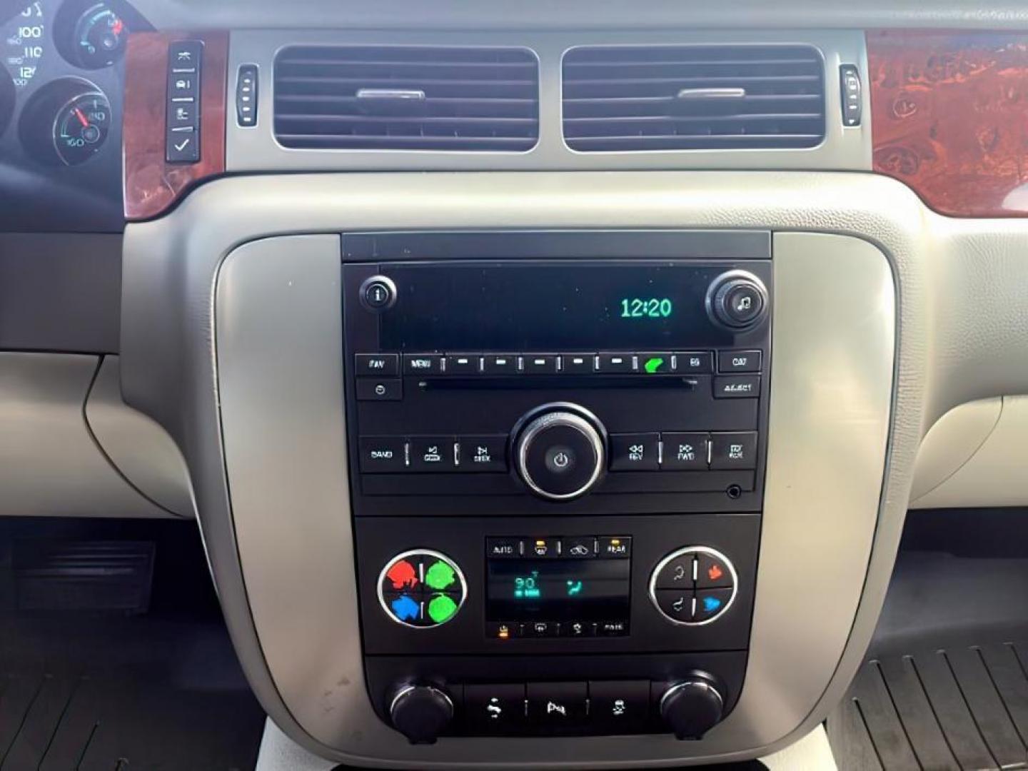 2014 Onyx Black /Ebony GMC Yukon XL SLT 1/2 Ton 4WD (1GKS2KE75ER) with an 5.3L V8 OHV 16V FFV engine, 6-Speed Automatic transmission, located at 1235 N Woodruff Ave., Idaho Falls, 83401, (208) 523-1053, 43.507172, -112.000488 - At Timberline Auto, finding a great deal on your next vehicle is always easy! Our experienced sales staff's goal is to help find you the right vehicle at the right price! Our knowledgeable finance department has options for almost any credit score. We offer extended service contract options to prote - Photo#13