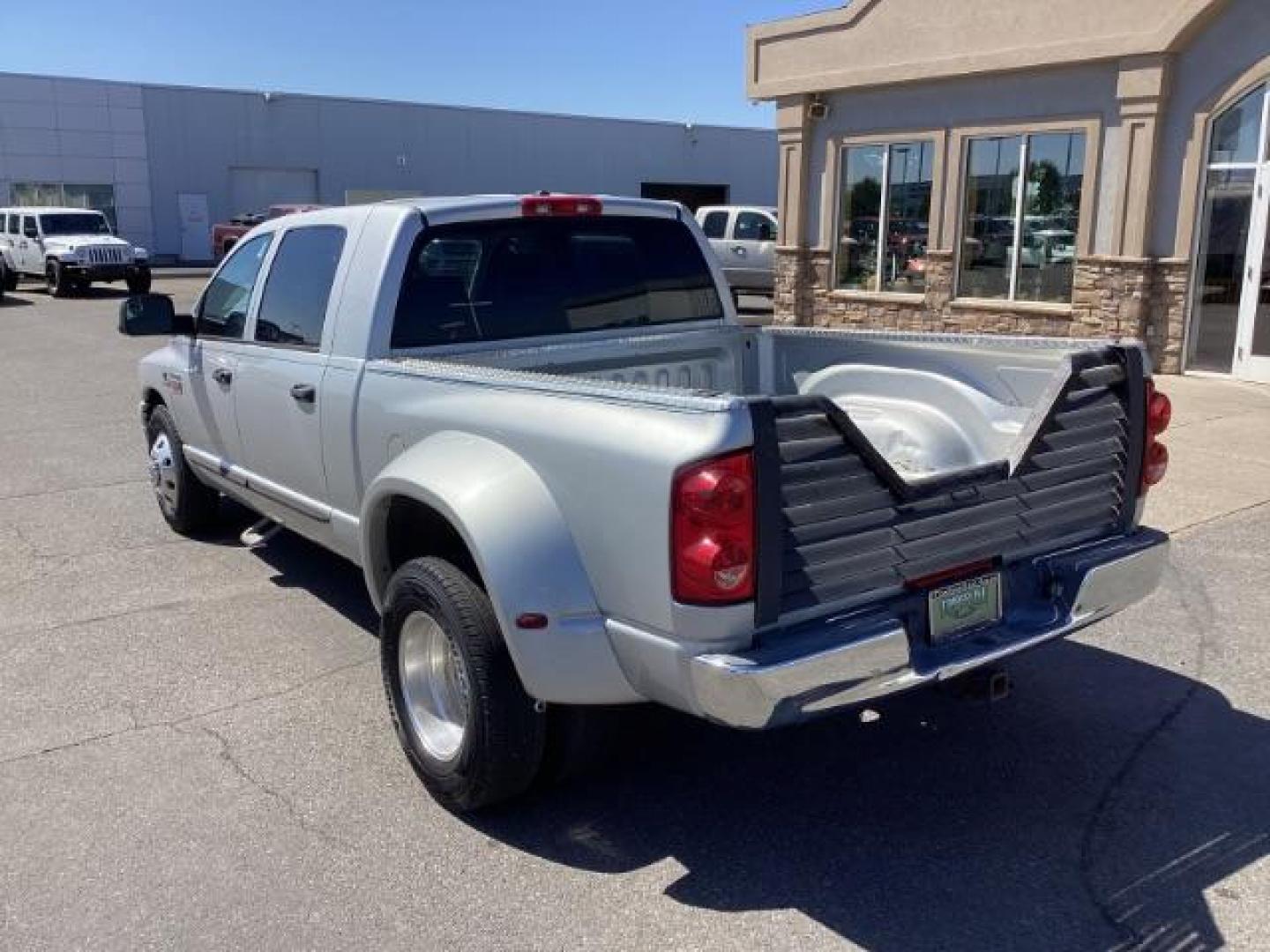 2007 Bright Silver Metallic /Medium Slate Gray Cloth Interior Dodge Ram 3500 SLT Mega Cab 2WD DRW (3D7ML49A07G) with an 6.7L L6 OHV 24V TURBO DIESEL engine, 4-Speed Automatic transmission, located at 1235 N Woodruff Ave., Idaho Falls, 83401, (208) 523-1053, 43.507172, -112.000488 - Photo#4